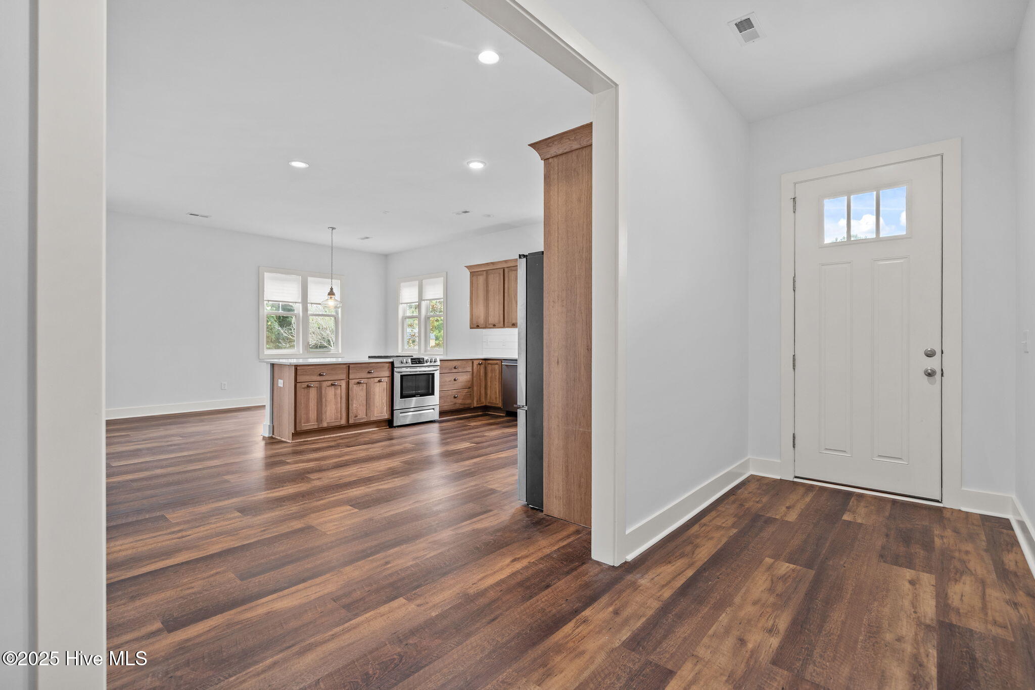 100532333 | Photo 98