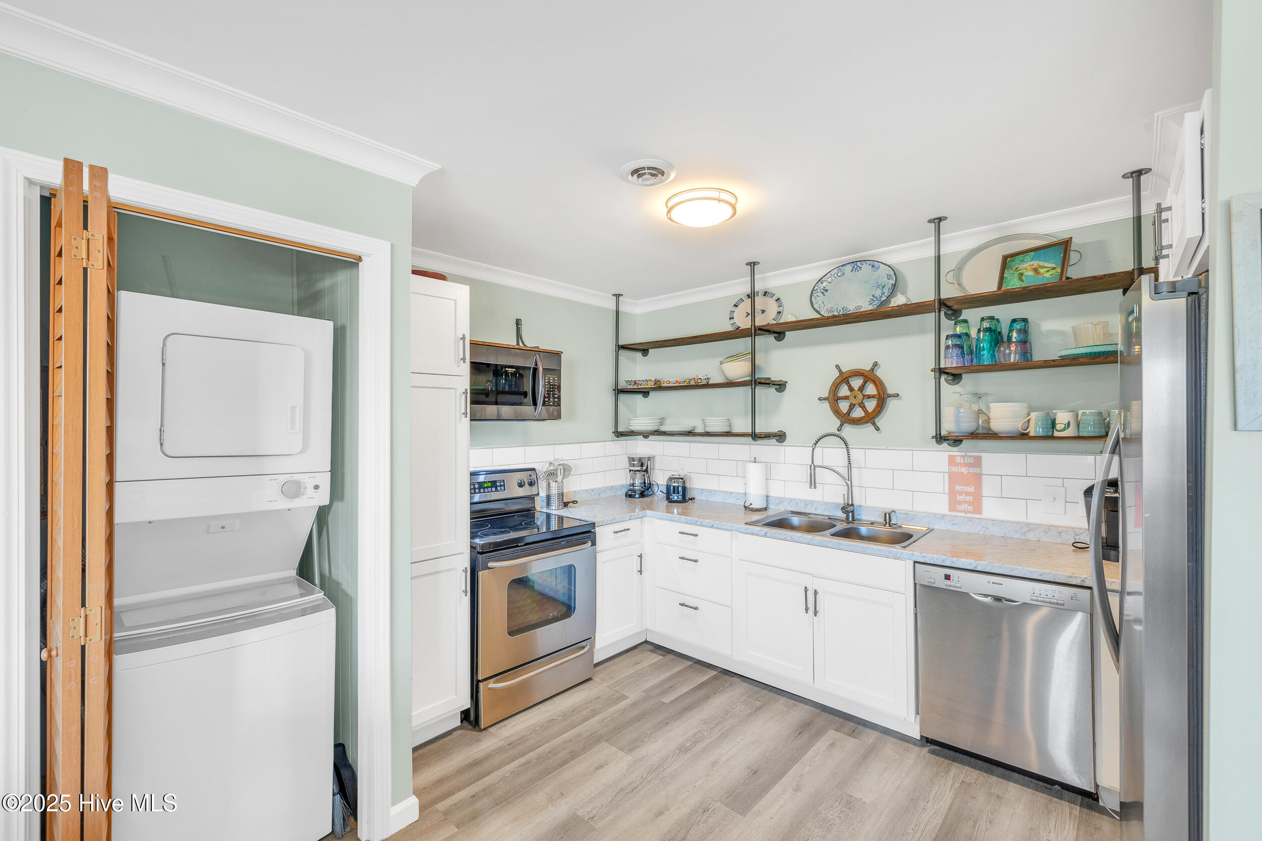 100538740 | Photo 17