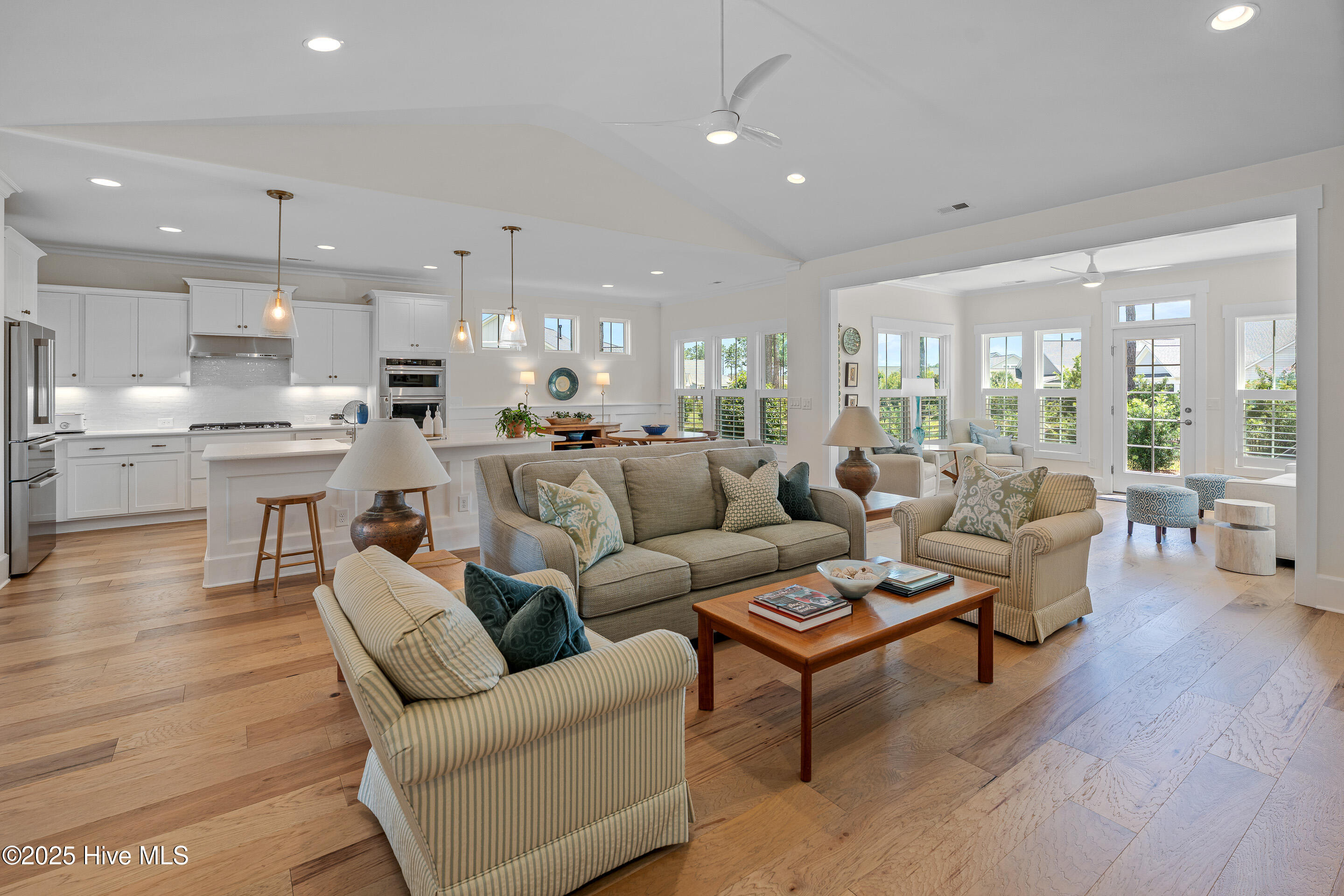 100542822 | Photo 11