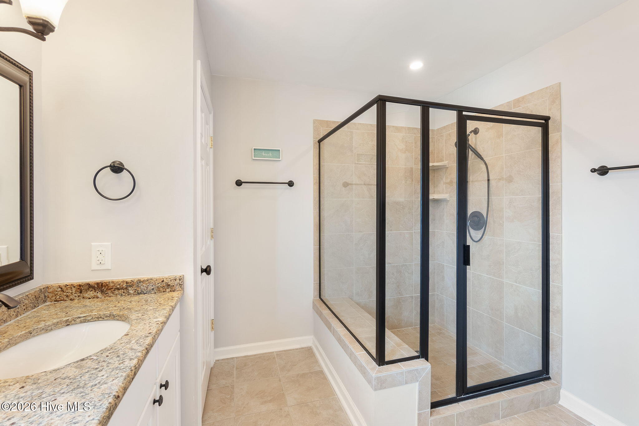 100548451 | Photo 17