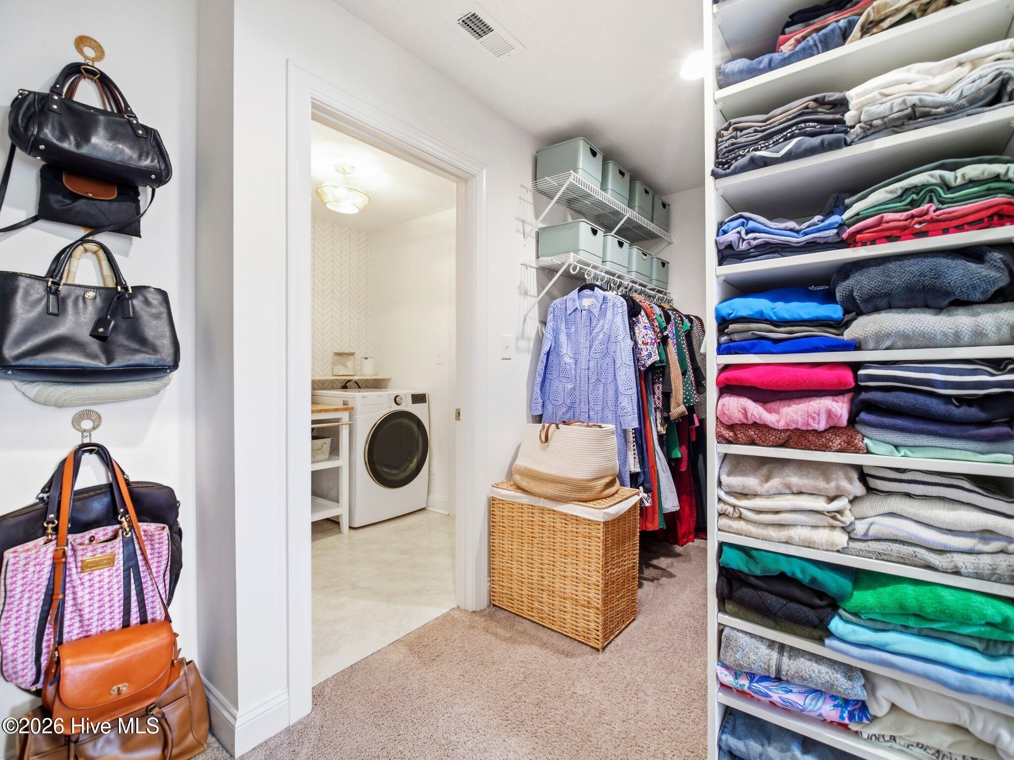 100569153 | Photo 35