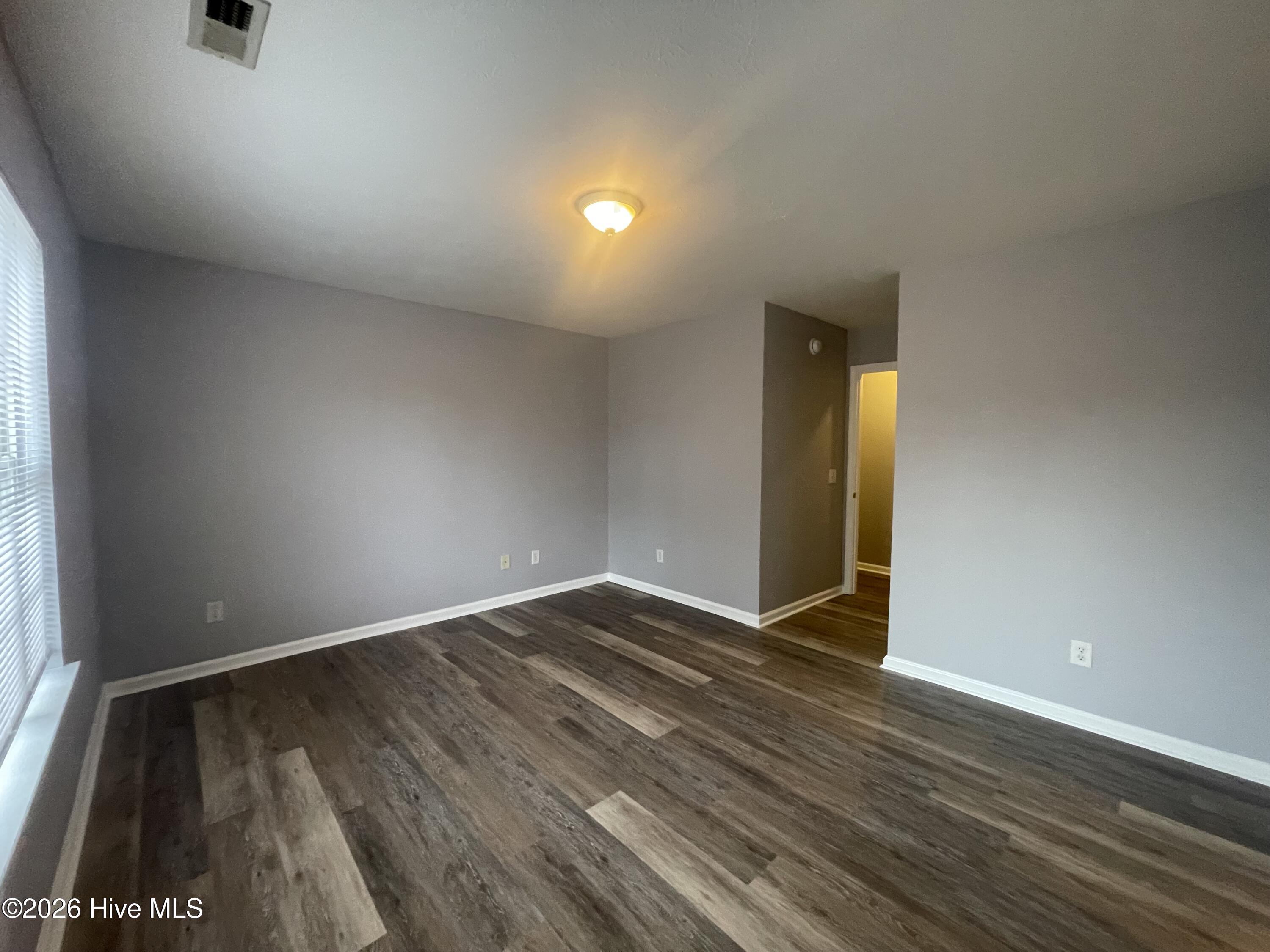 100548174 | Photo 15