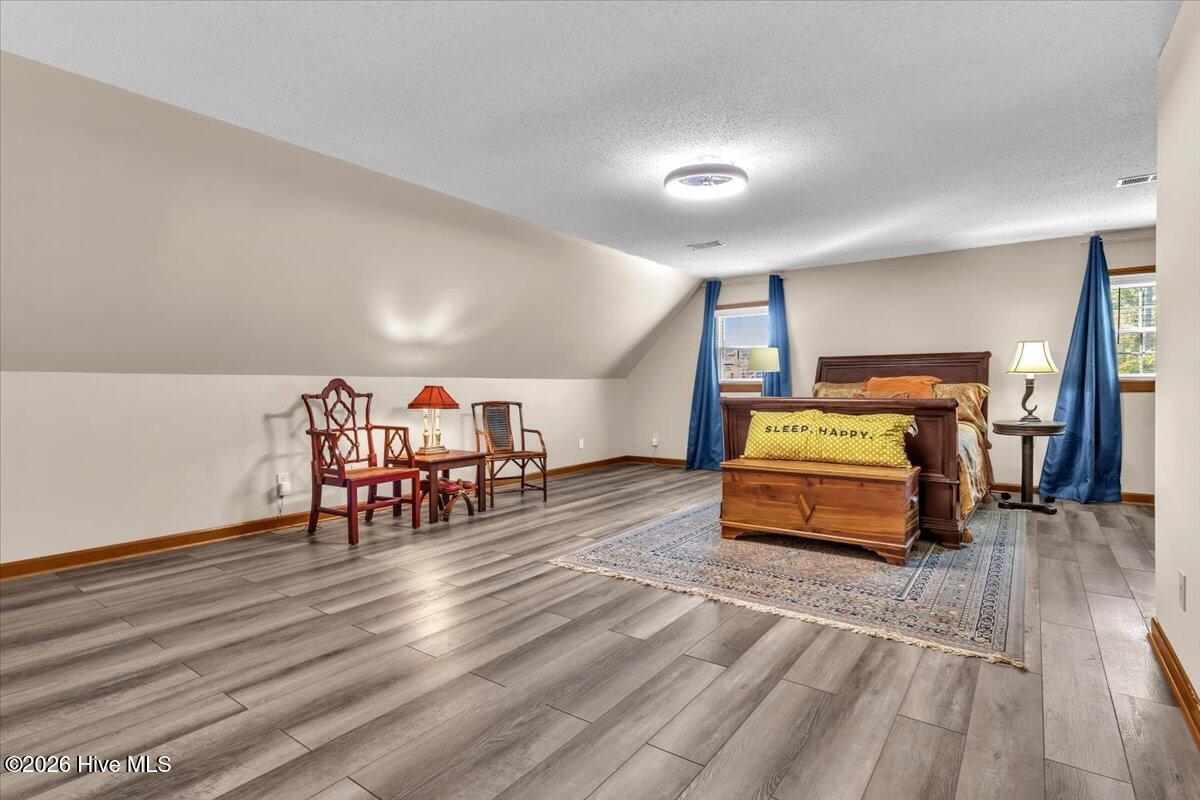 100565591 | Photo 54