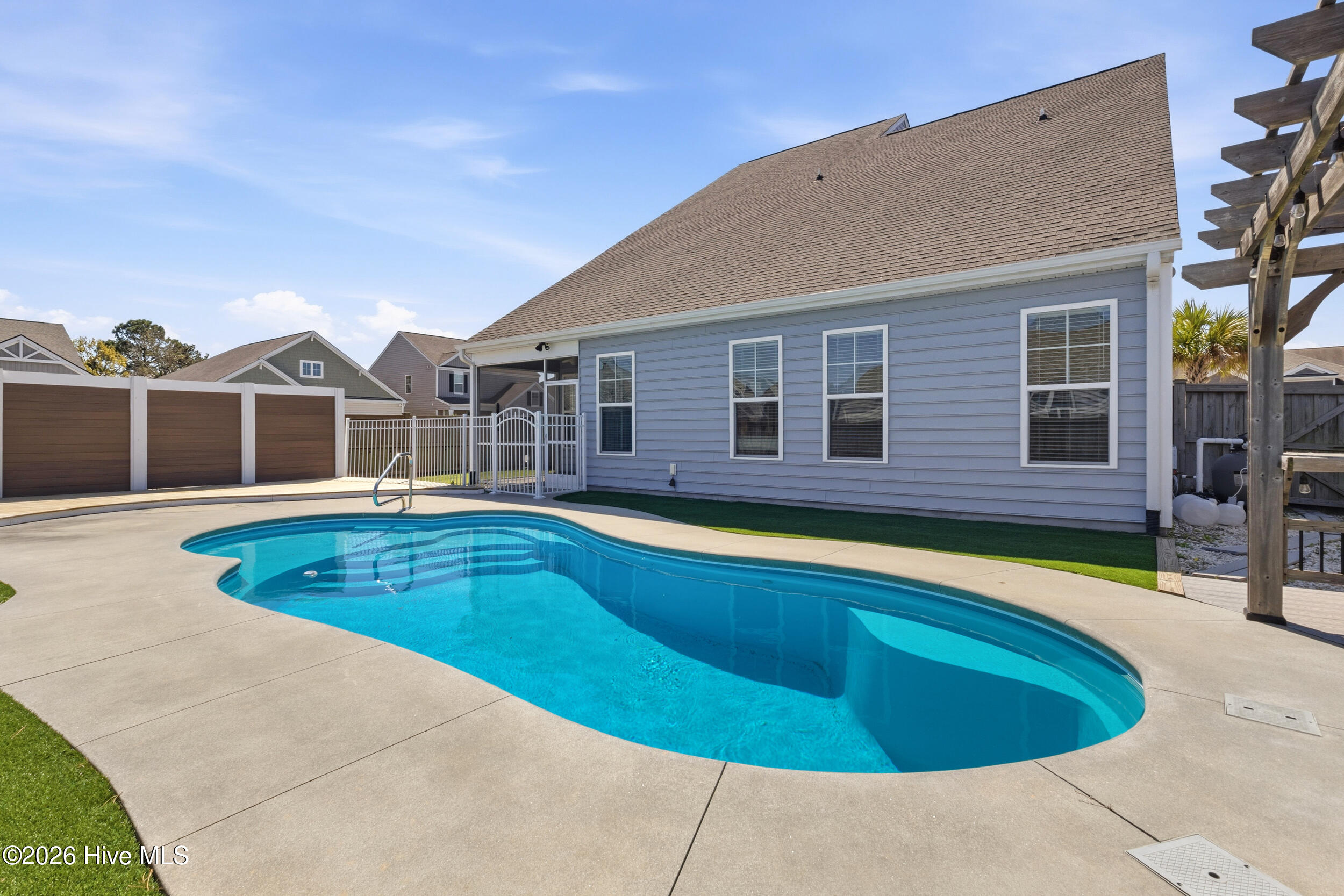 100561556 | Photo 43