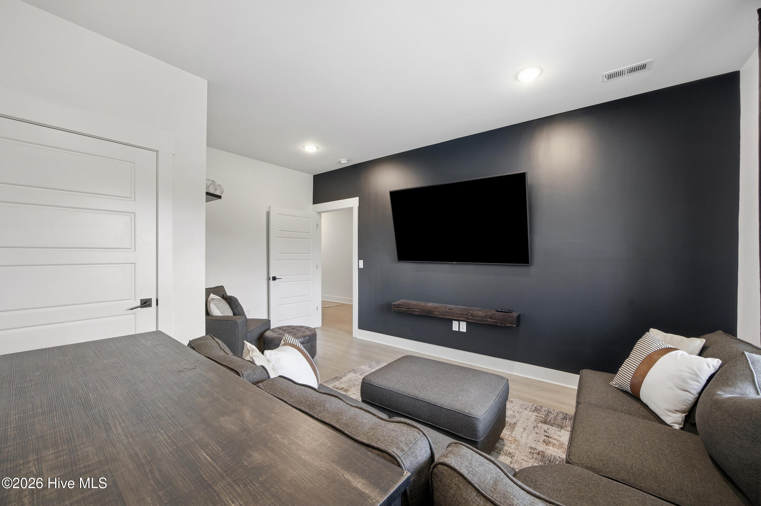 100558595 | Photo 35