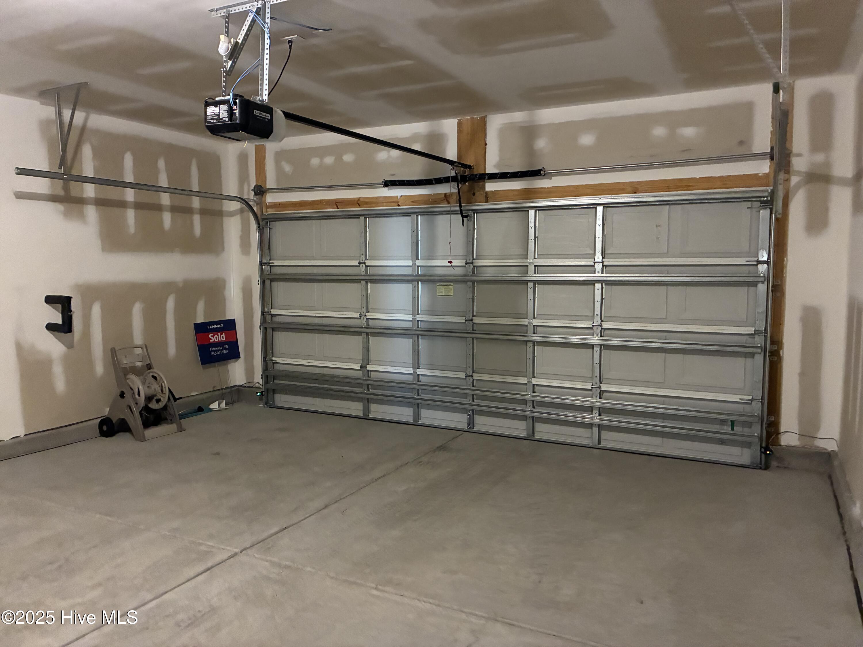 100569016 | Photo 48