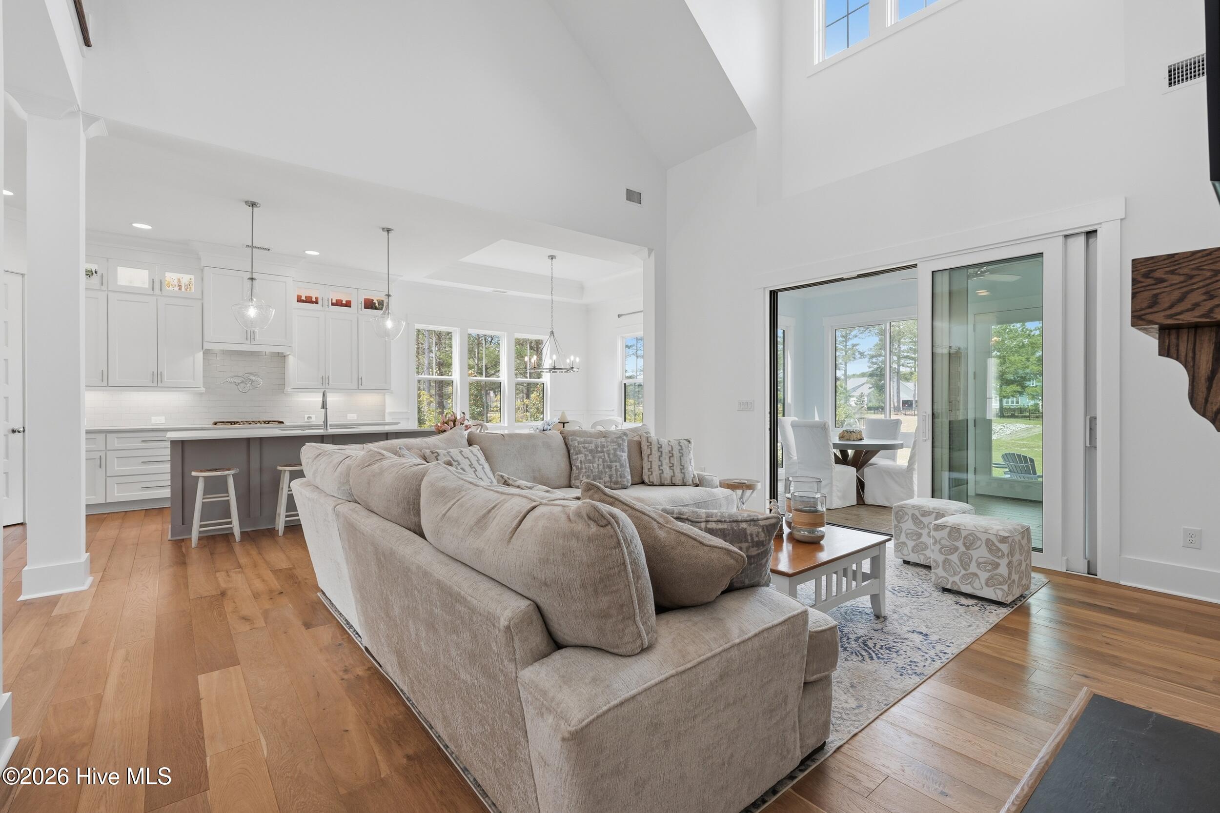 100563980 | Photo 16