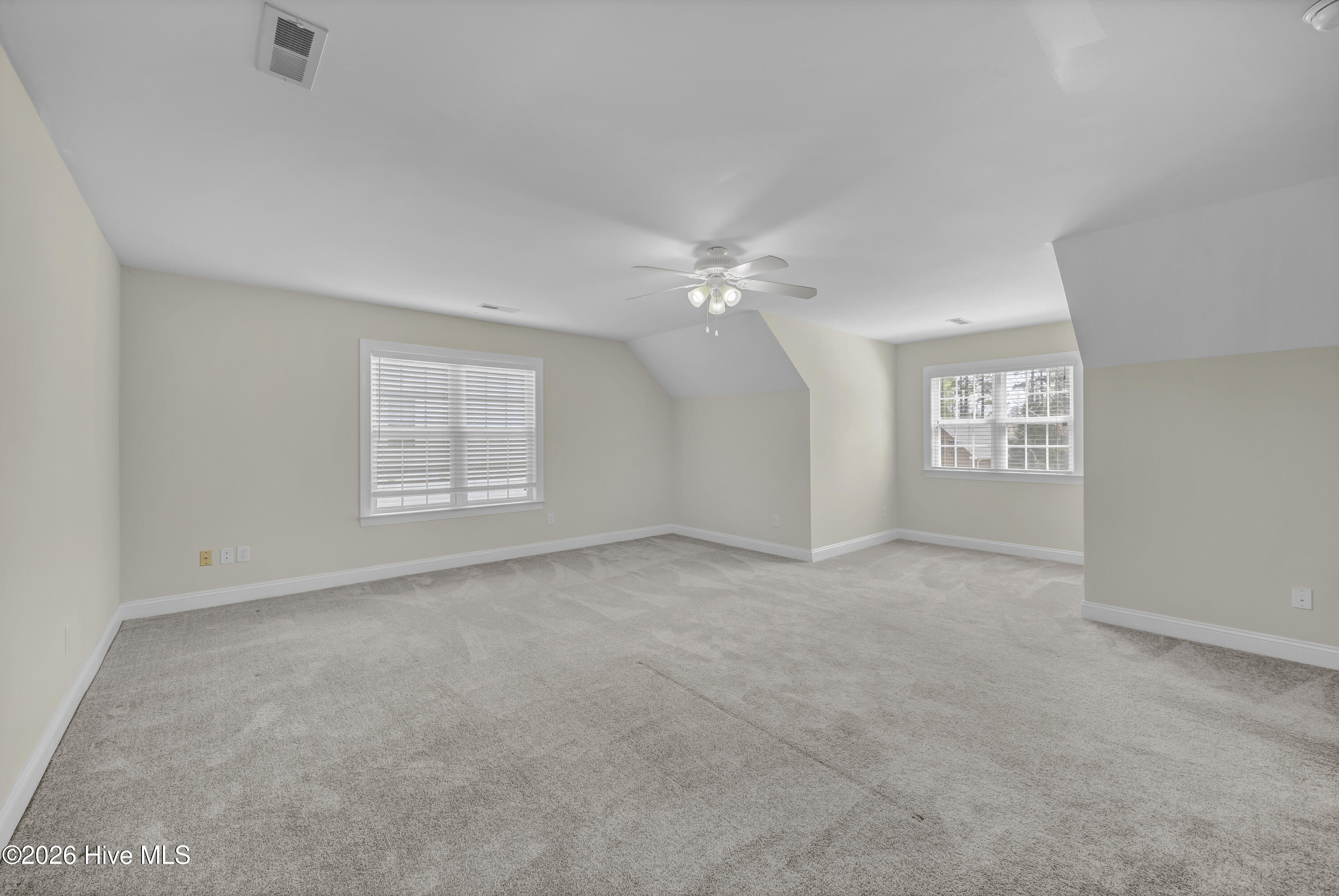 100541932 | Photo 25