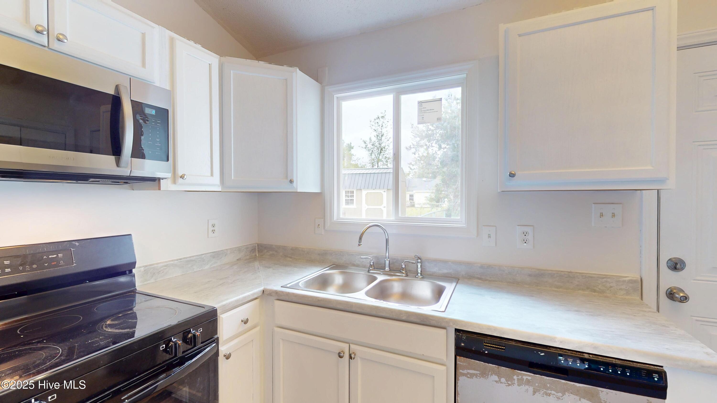 100536322 | Photo 14