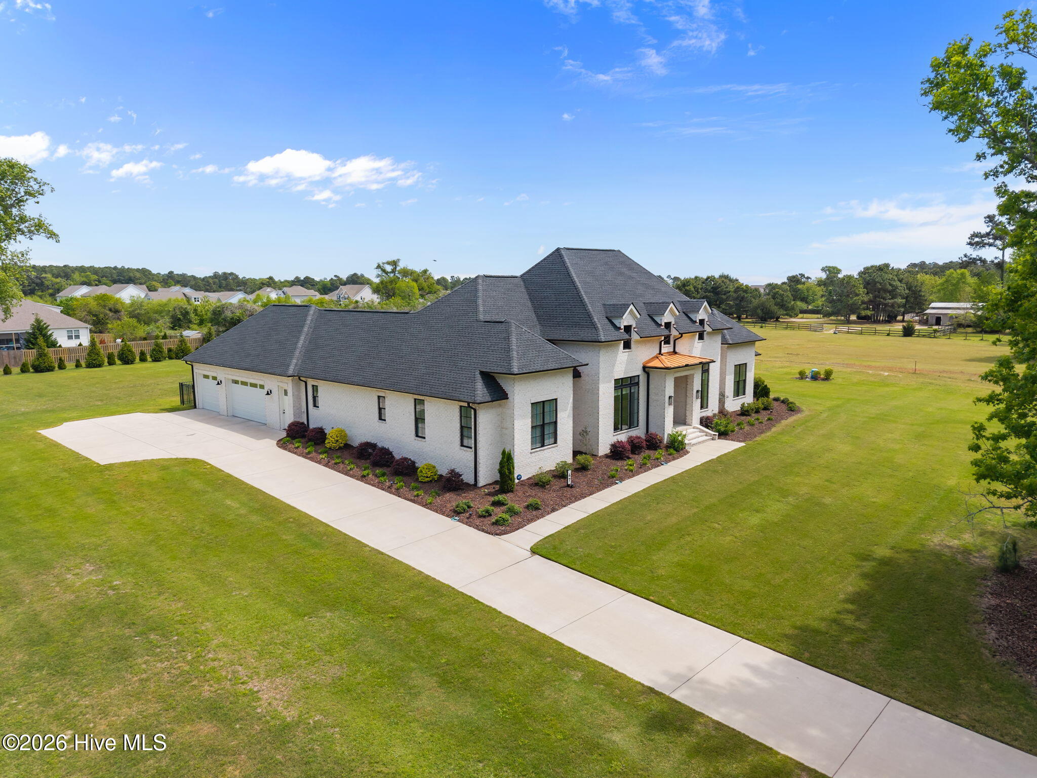 100566934 | Photo 79