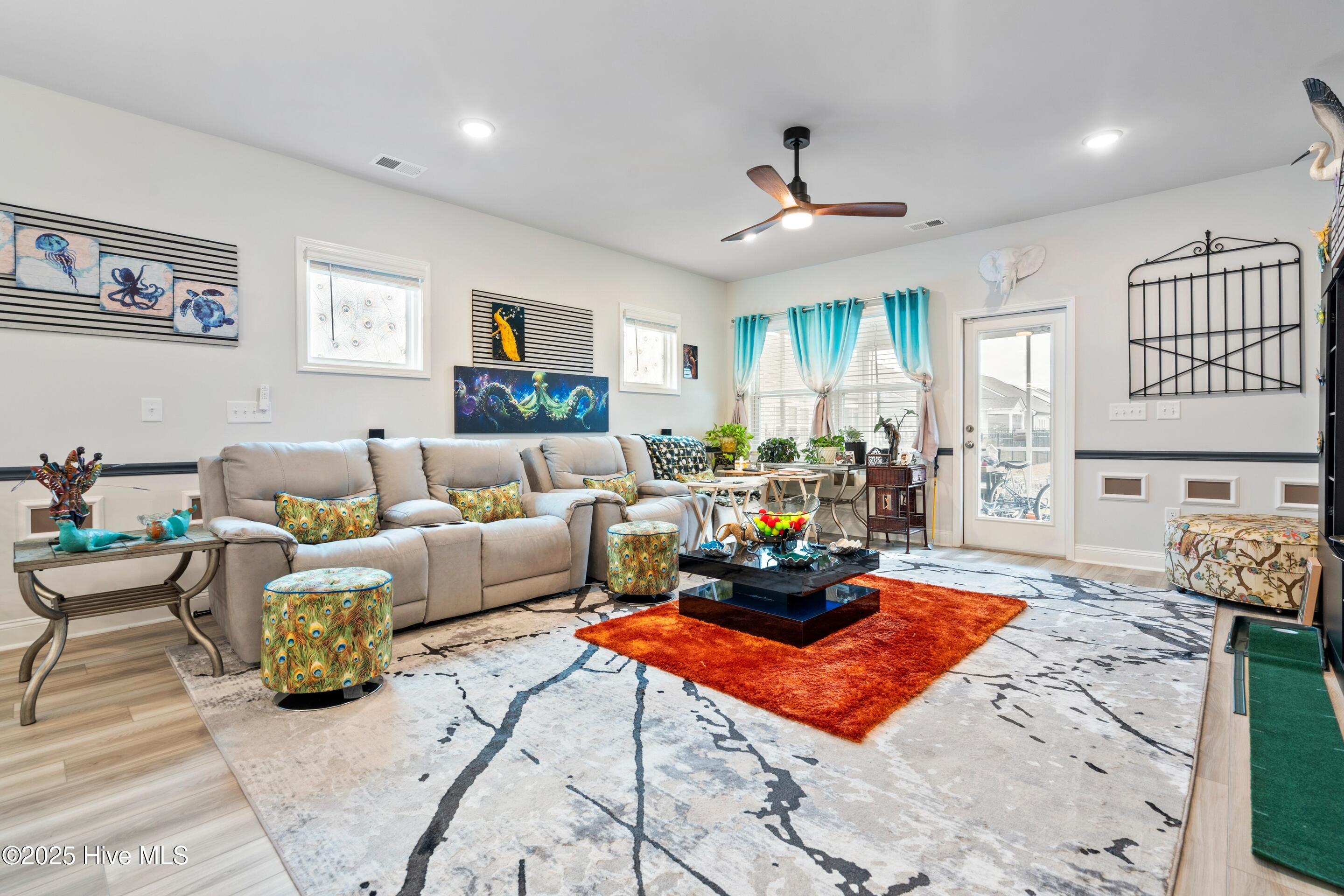 100543929 | Photo 21