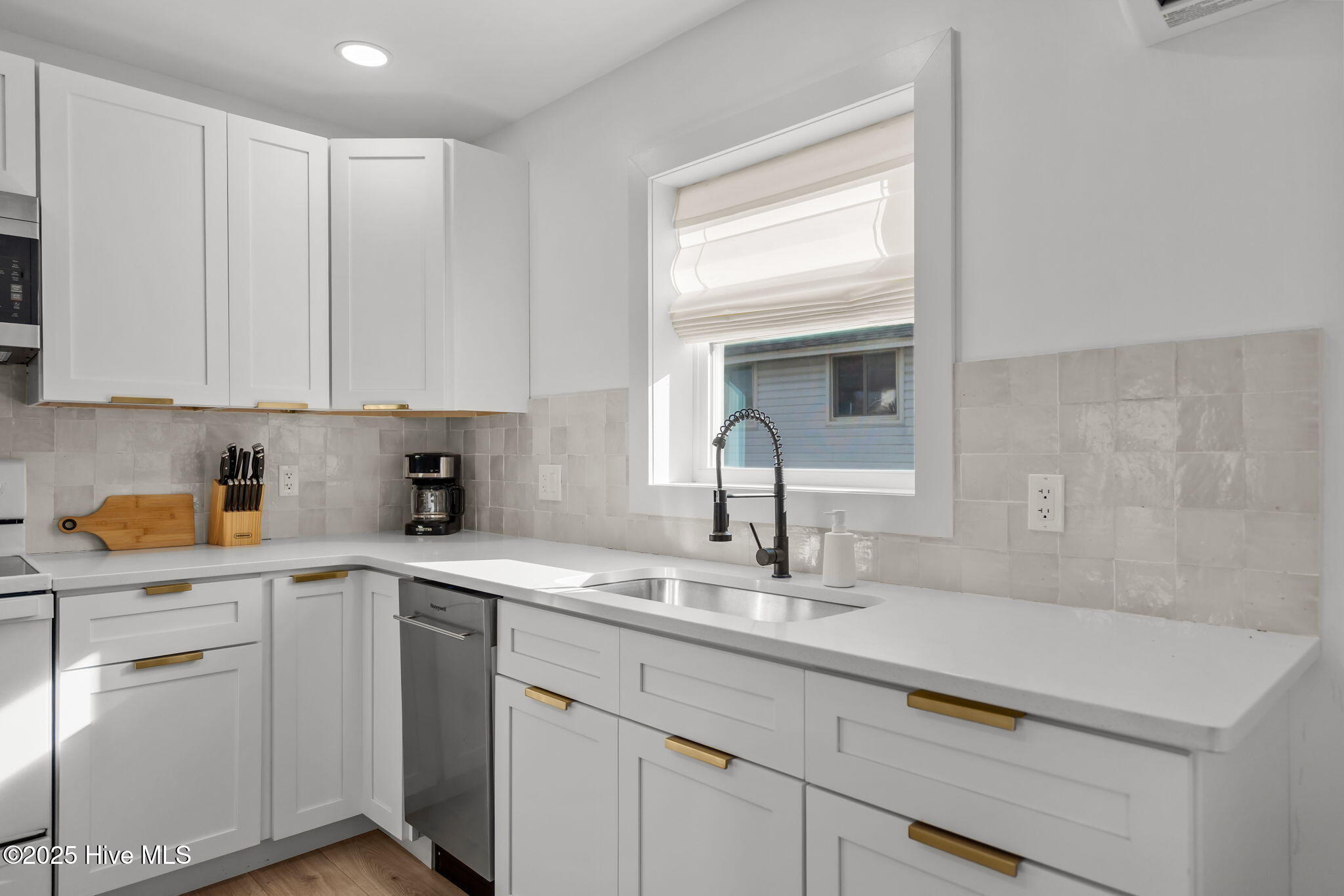 100541863 | Photo 43