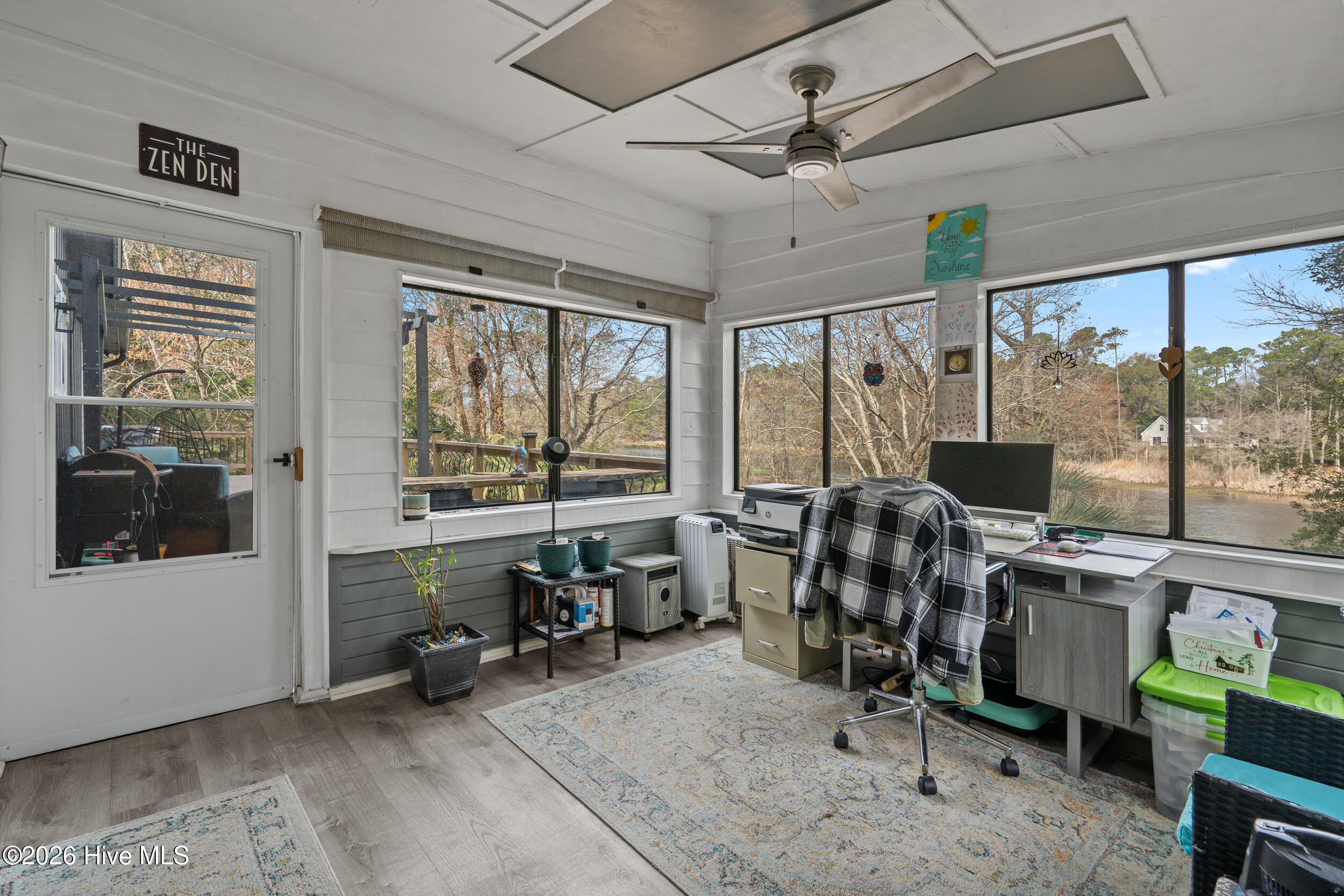 100556082 | Photo 30