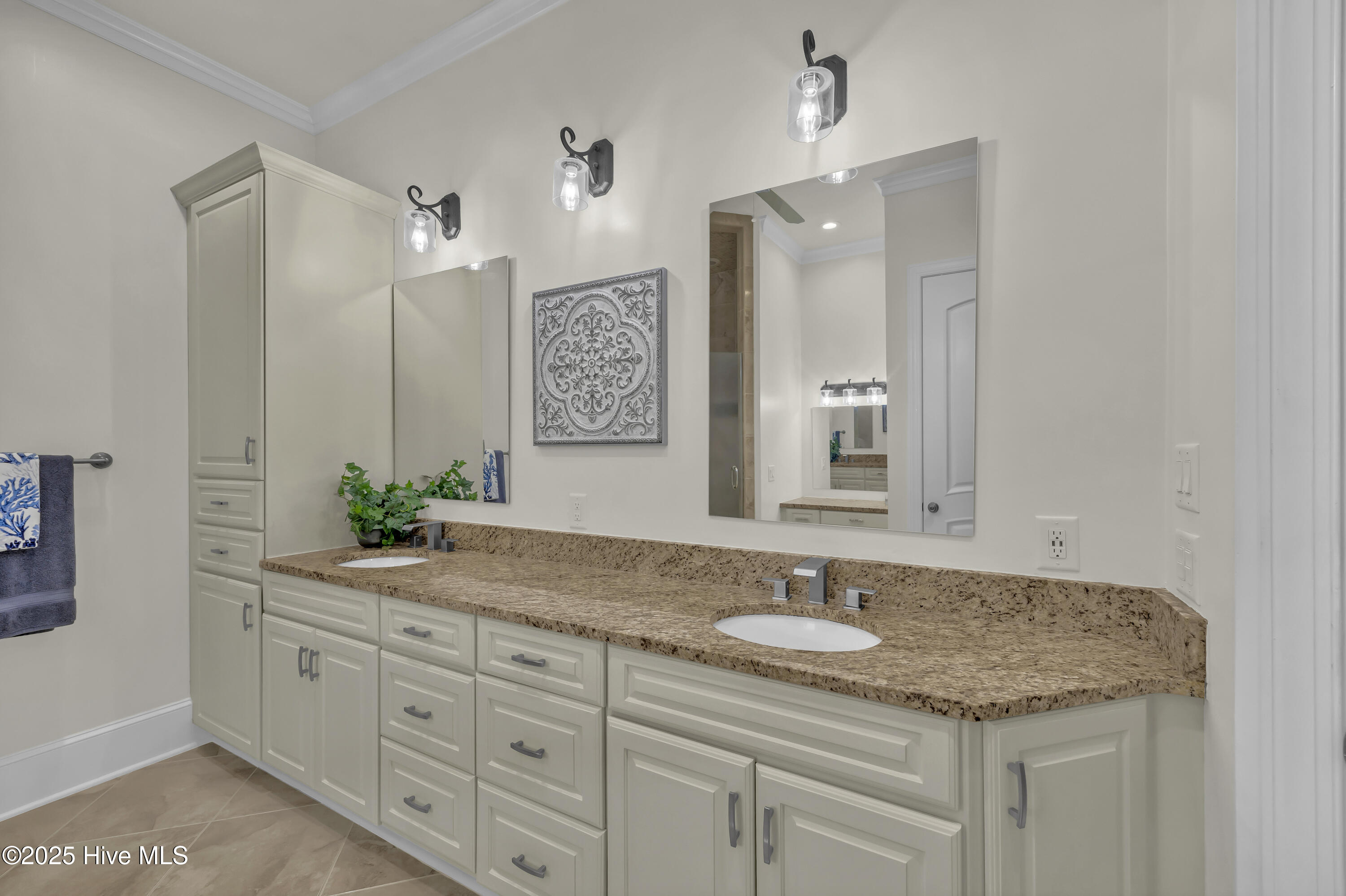 100511674 | Photo 27