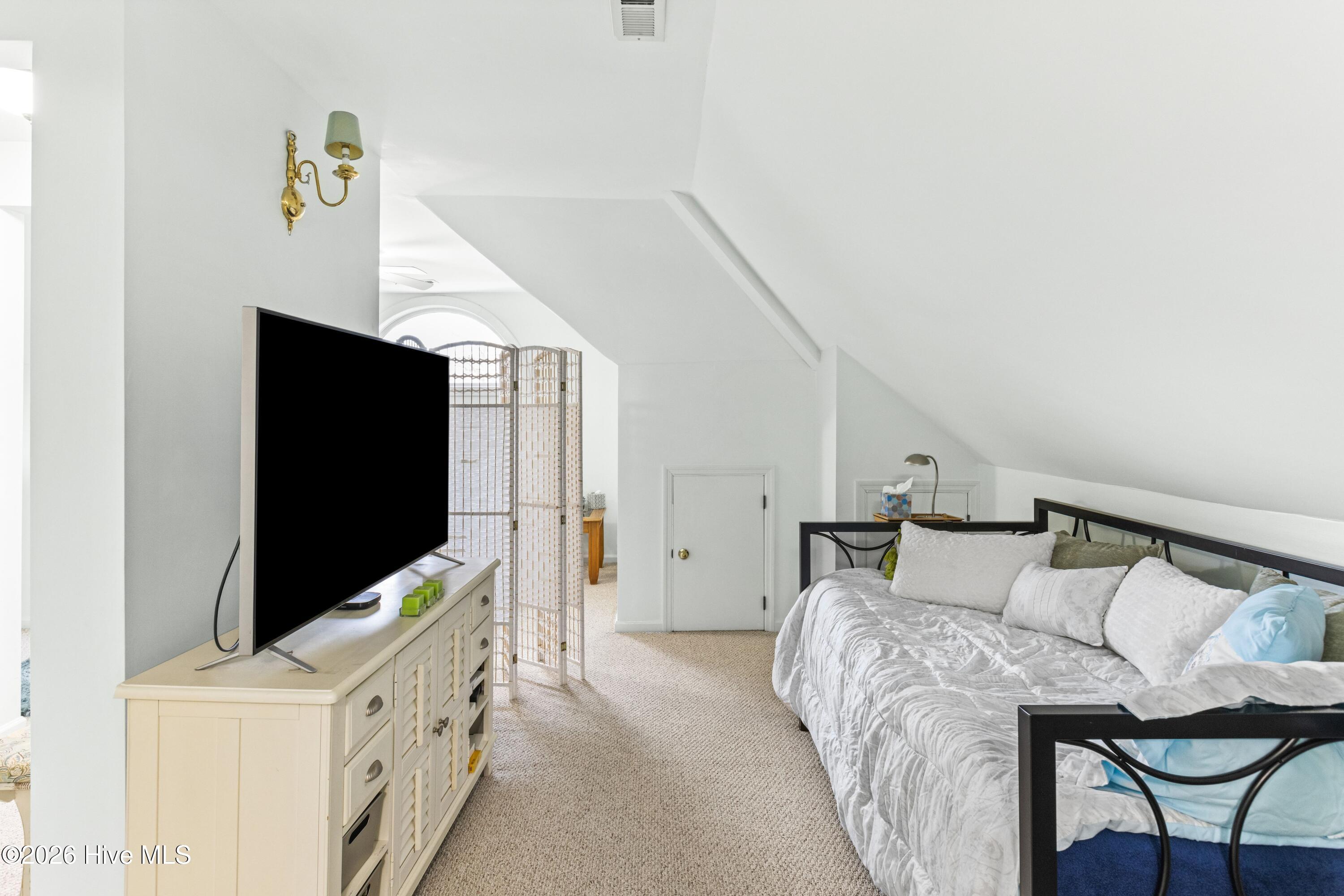 100560142 | Photo 36