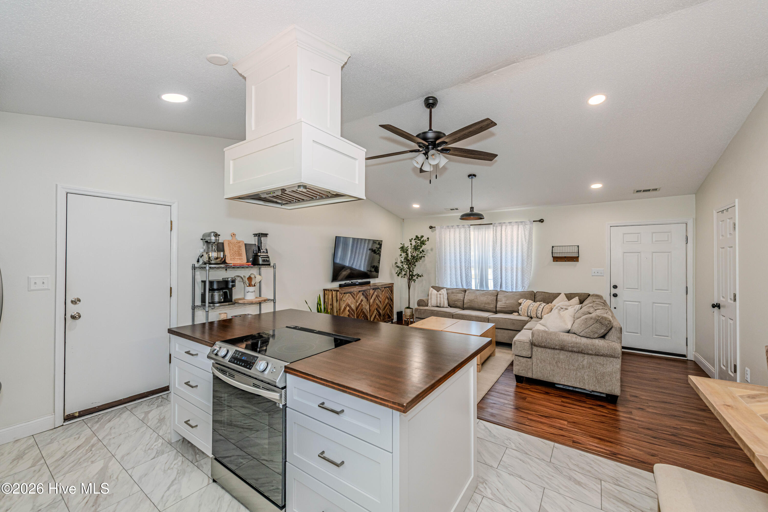 100564633 | Photo 27