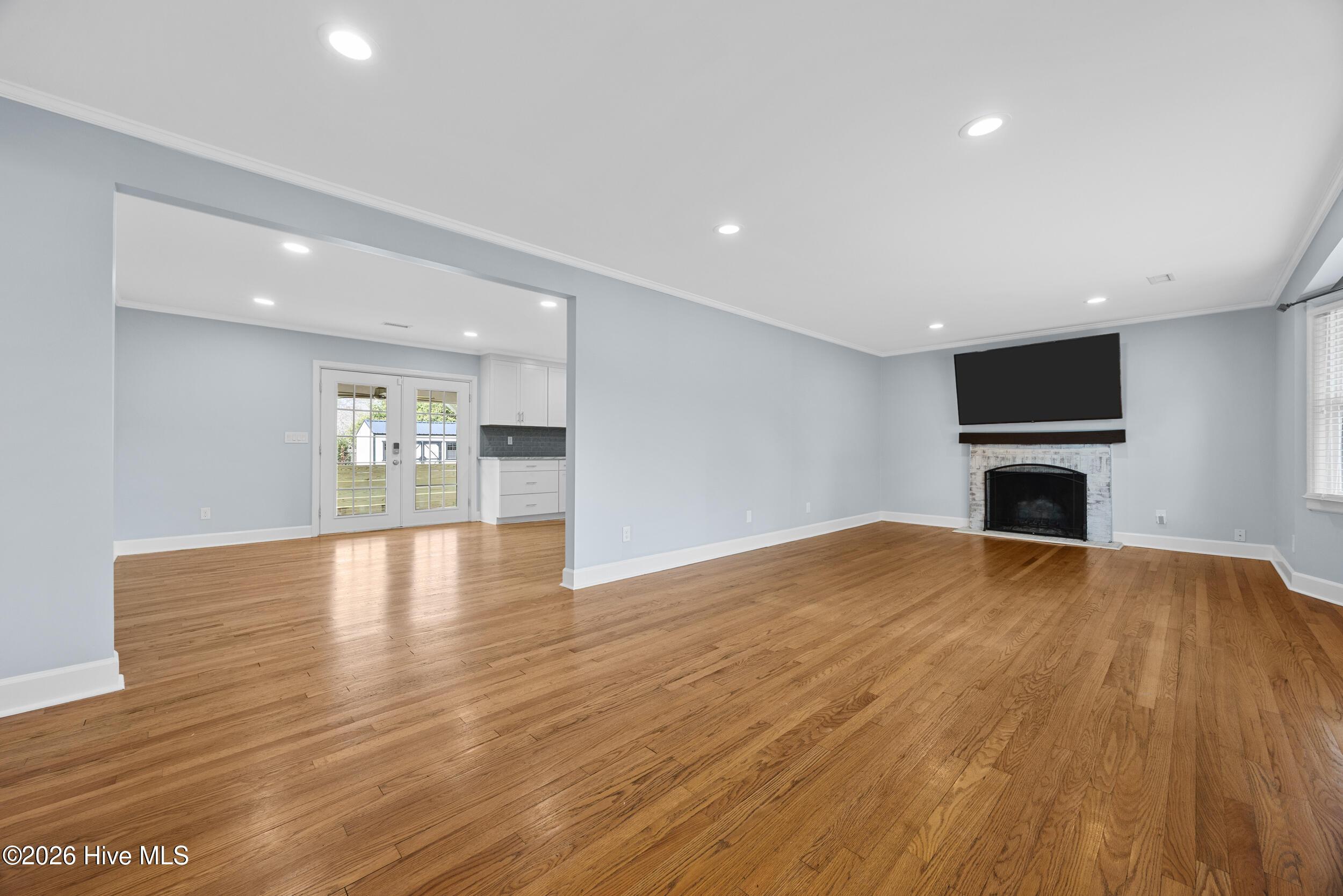 100561764 | Photo 10