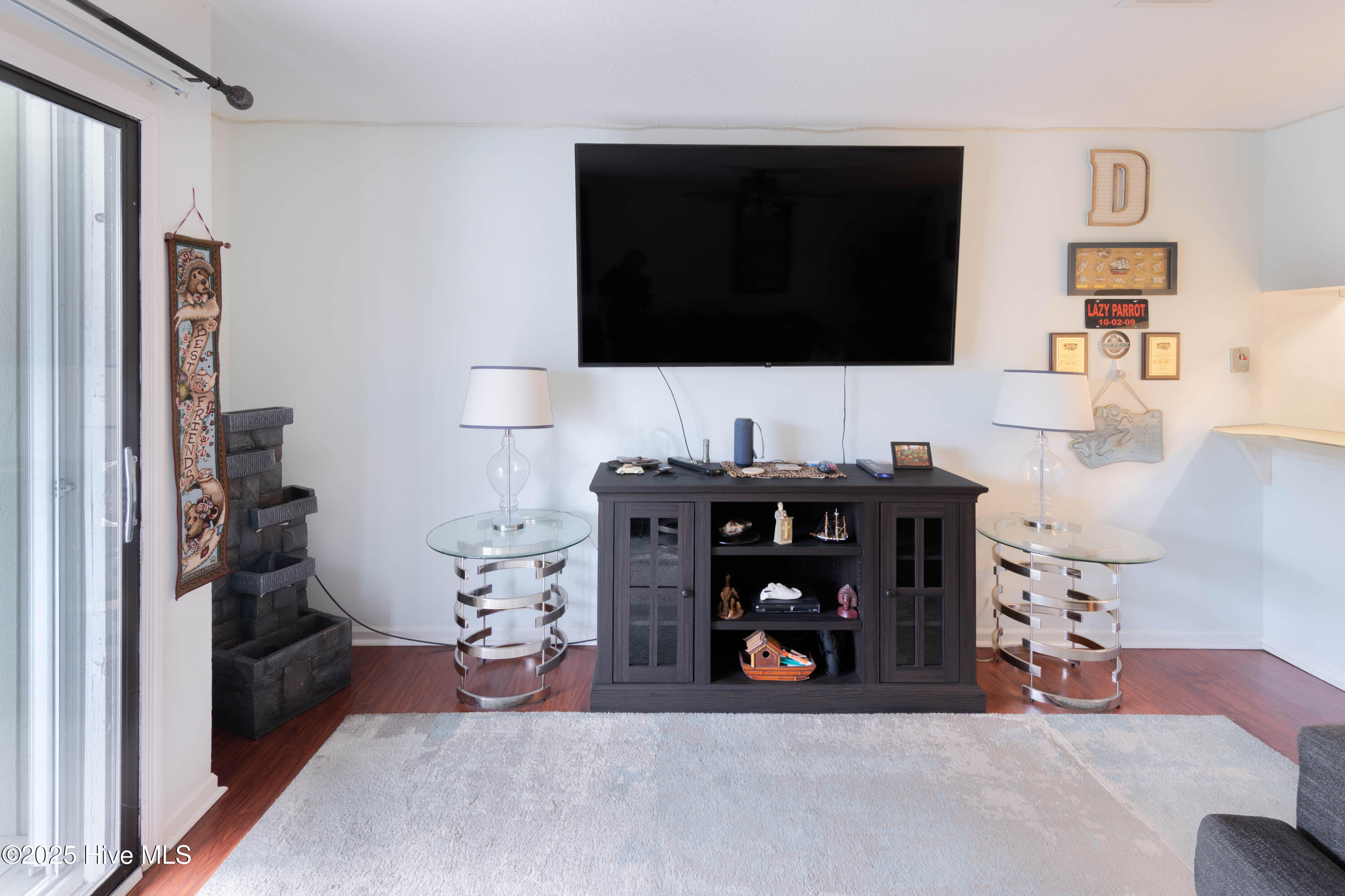 100517828 | Photo 23