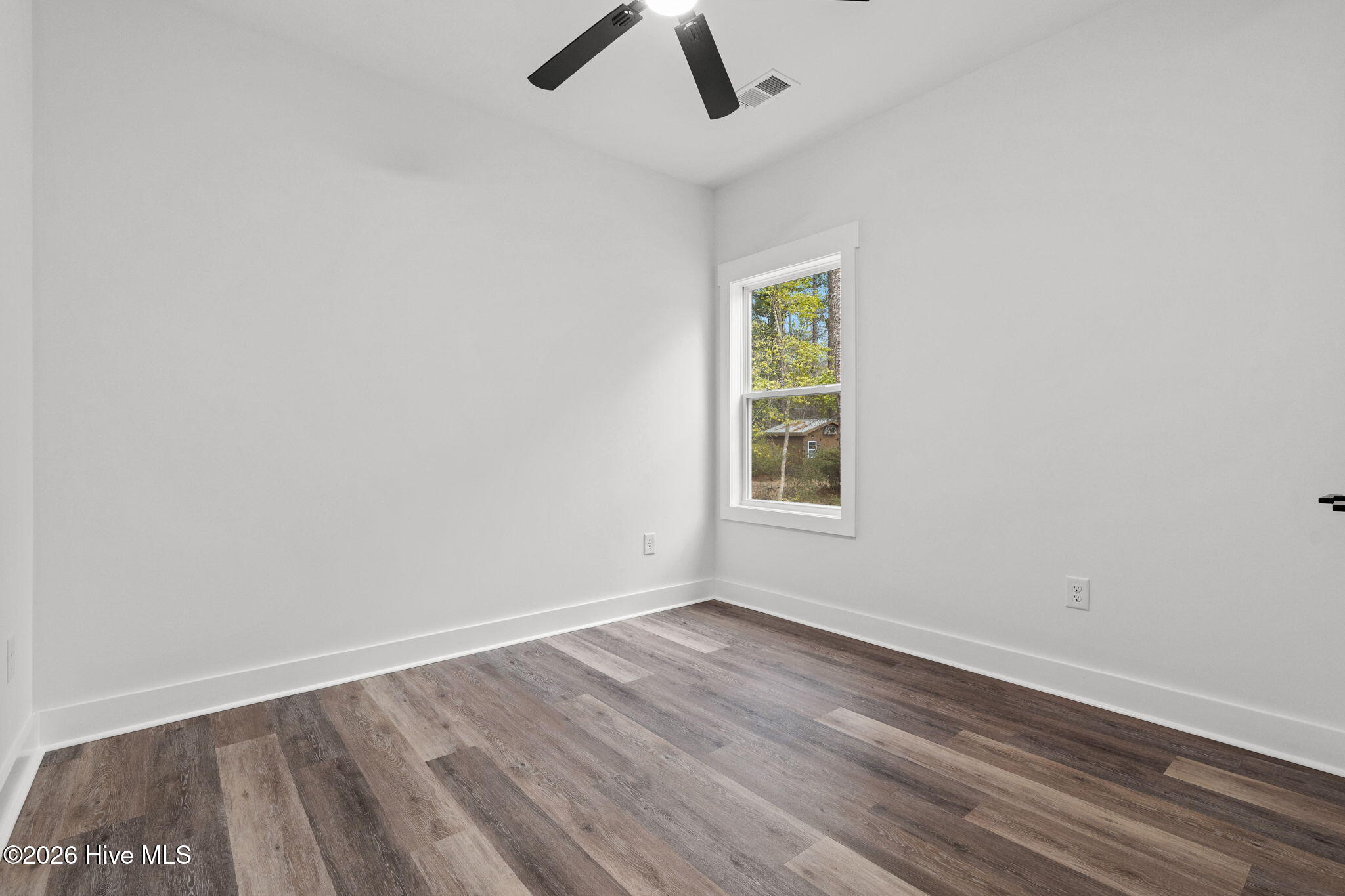 100528197 | Photo 33