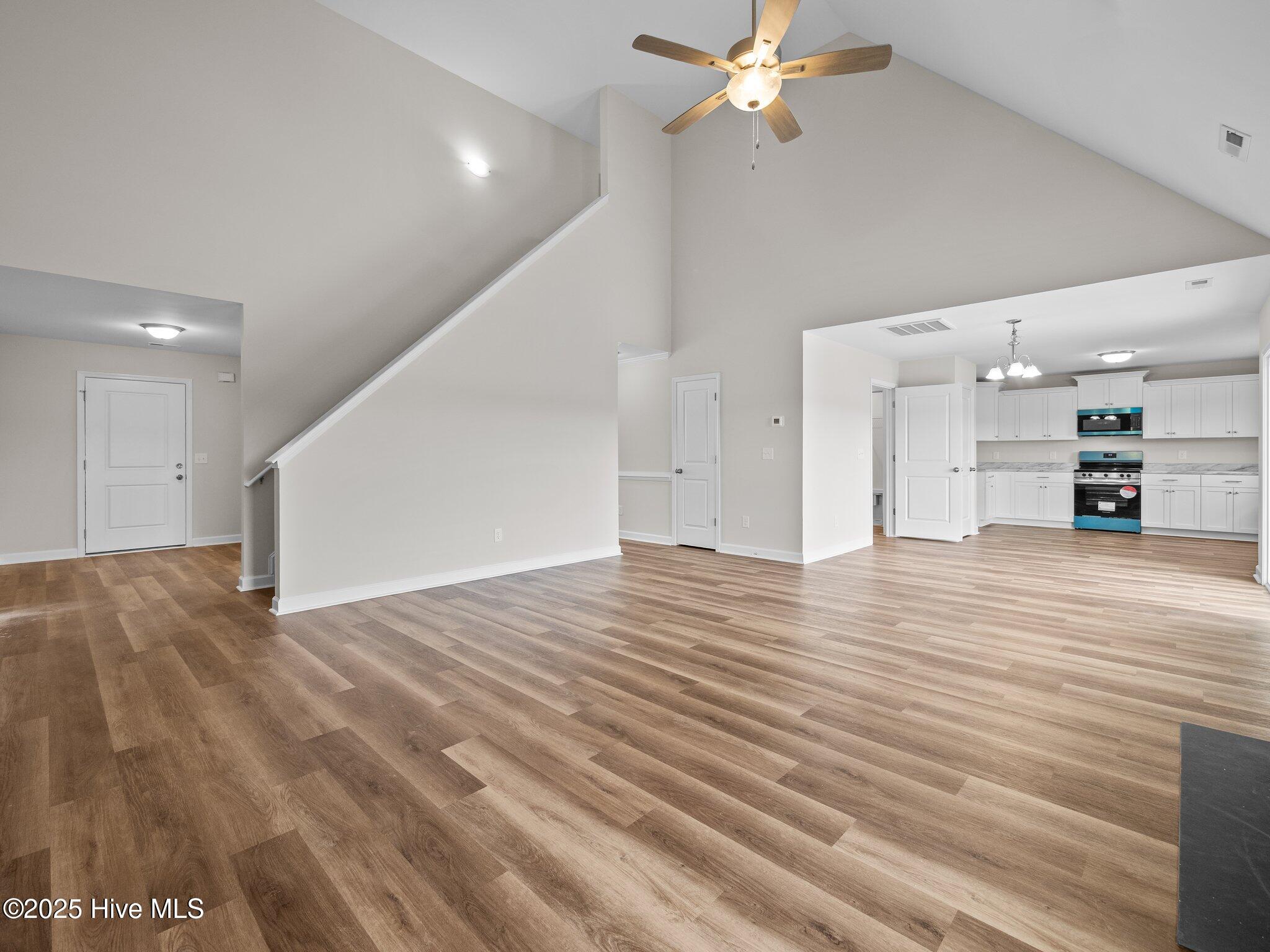 100511213 | Photo 33