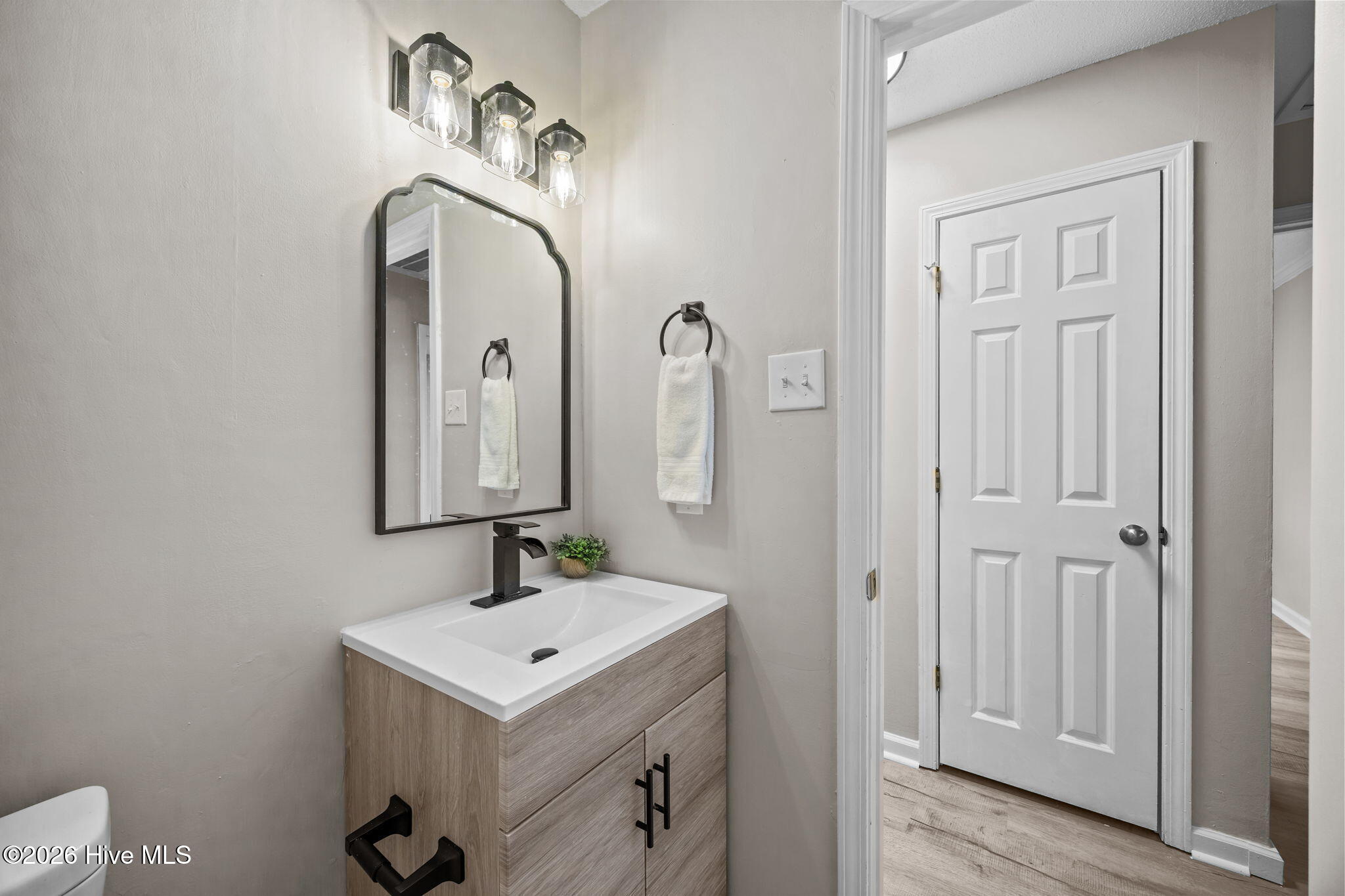 100552306 | Photo 25