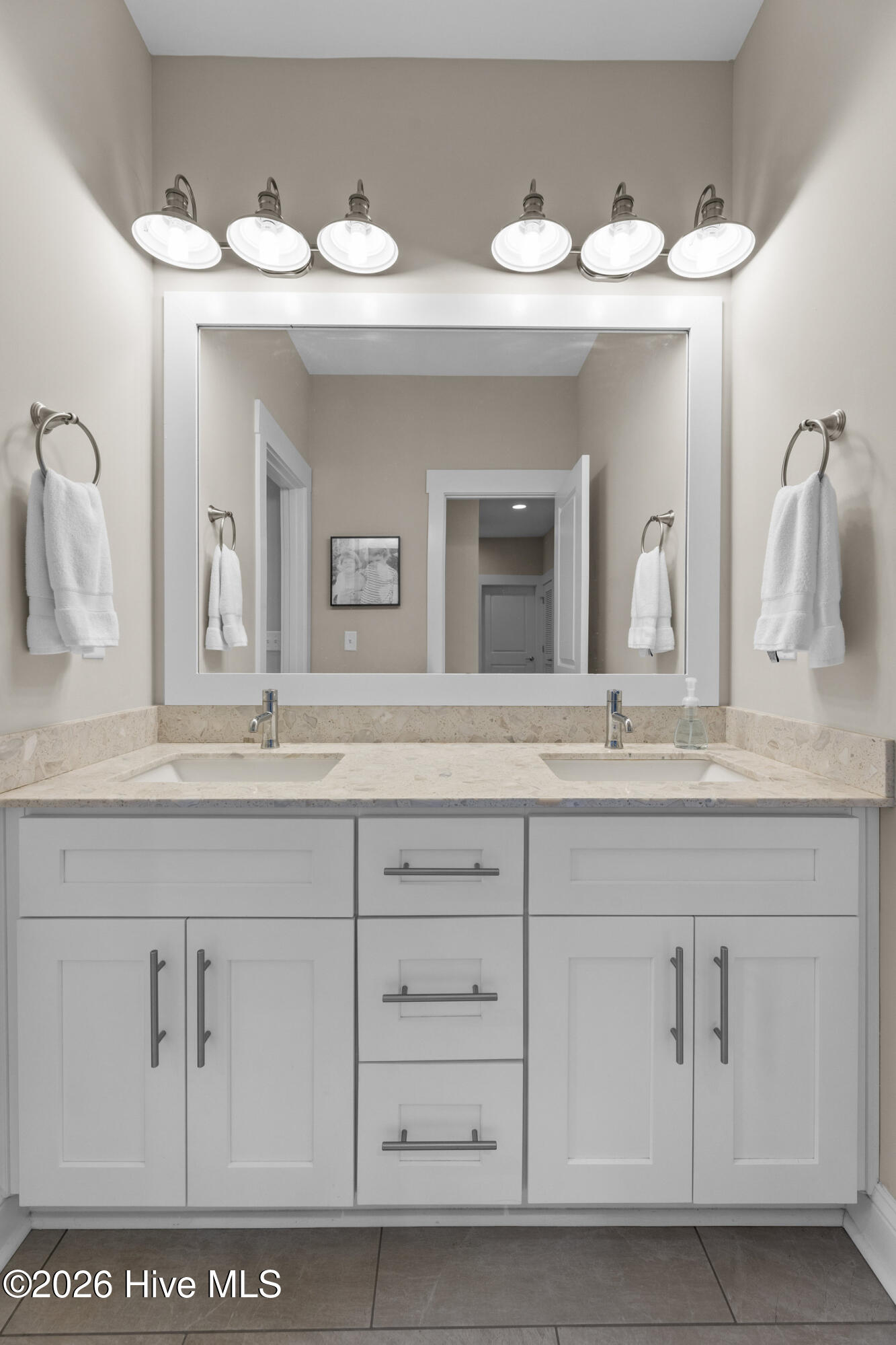 100555892 | Photo 21