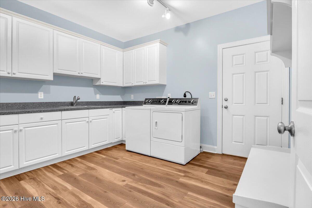 100567087 | Photo 35