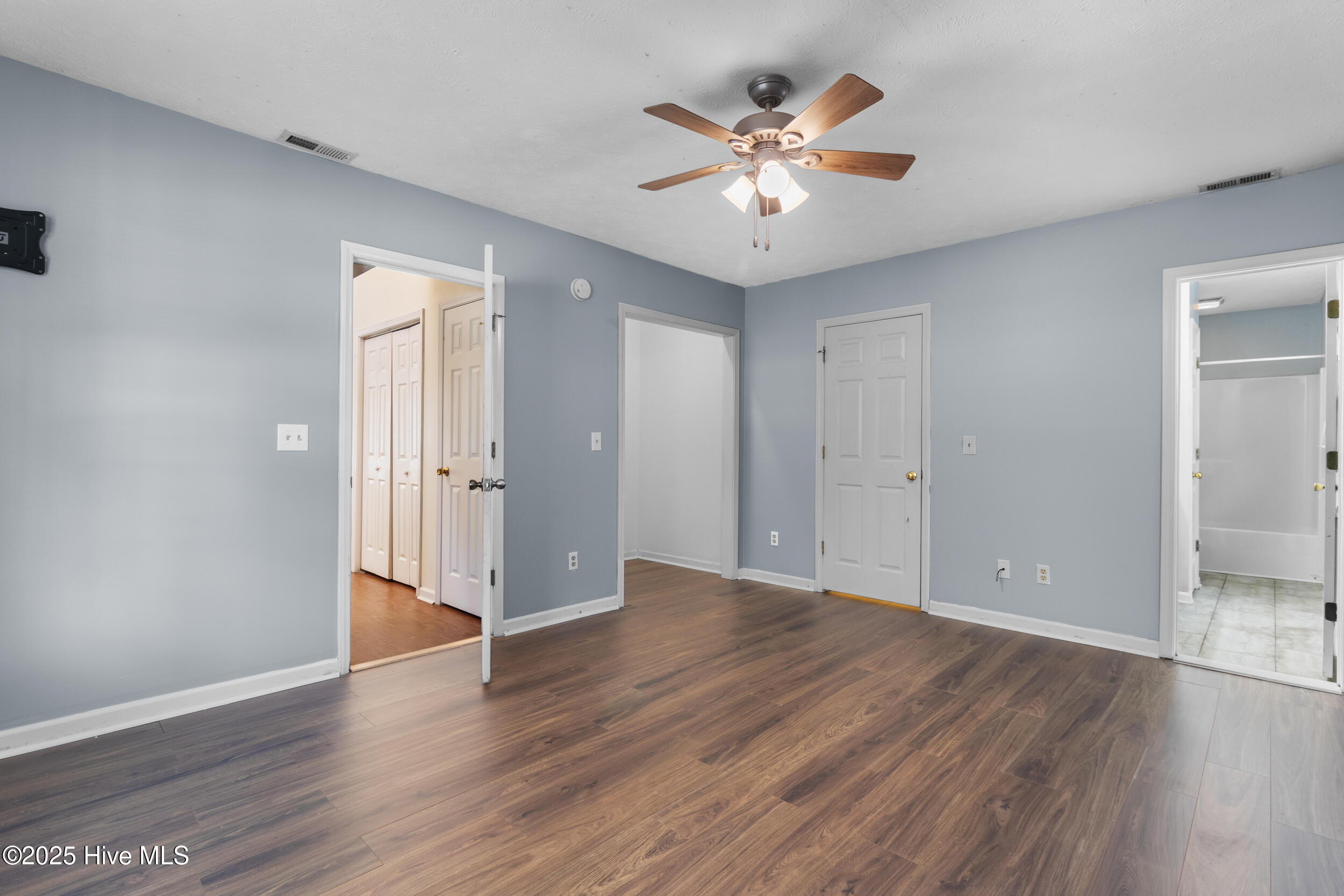 100531865 | Photo 16