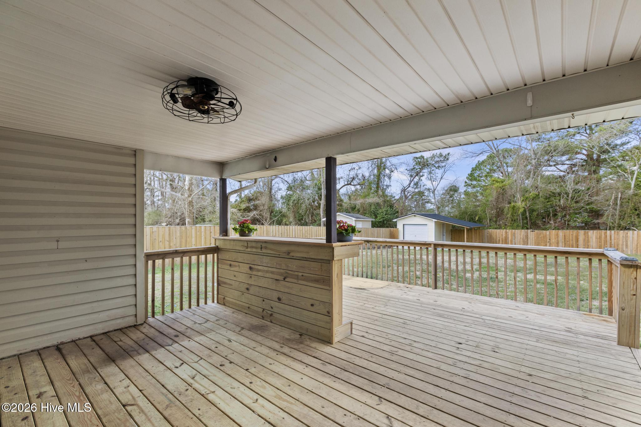 100558586 | Photo 30