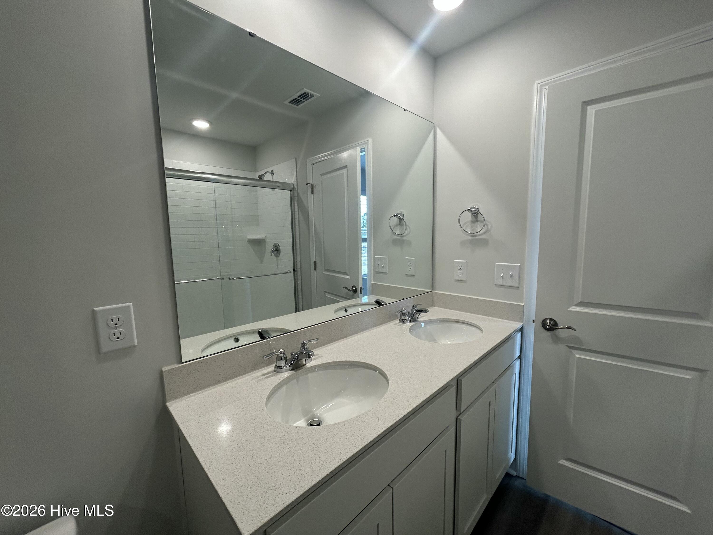 100550263 | Photo 14