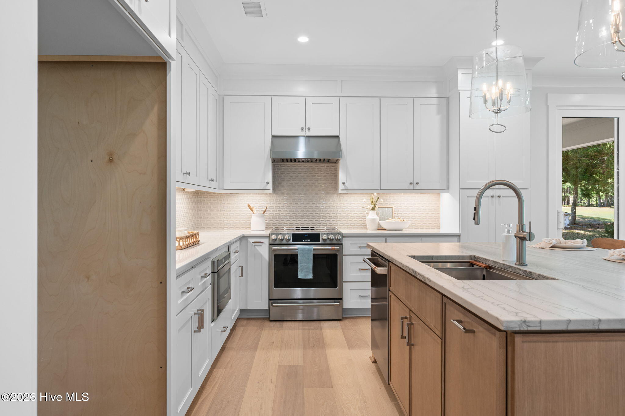 100568916 | Photo 20