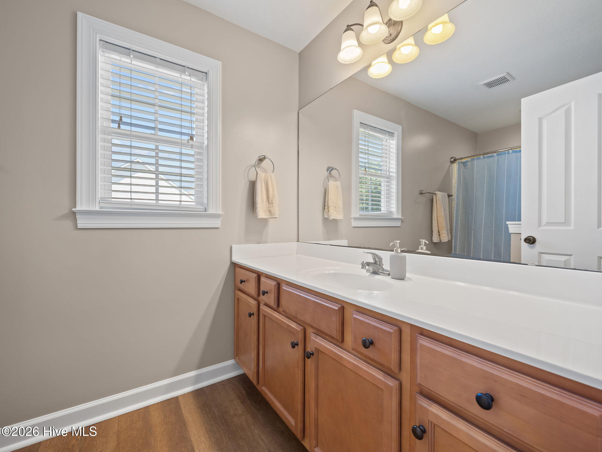 100569646 | Photo 23