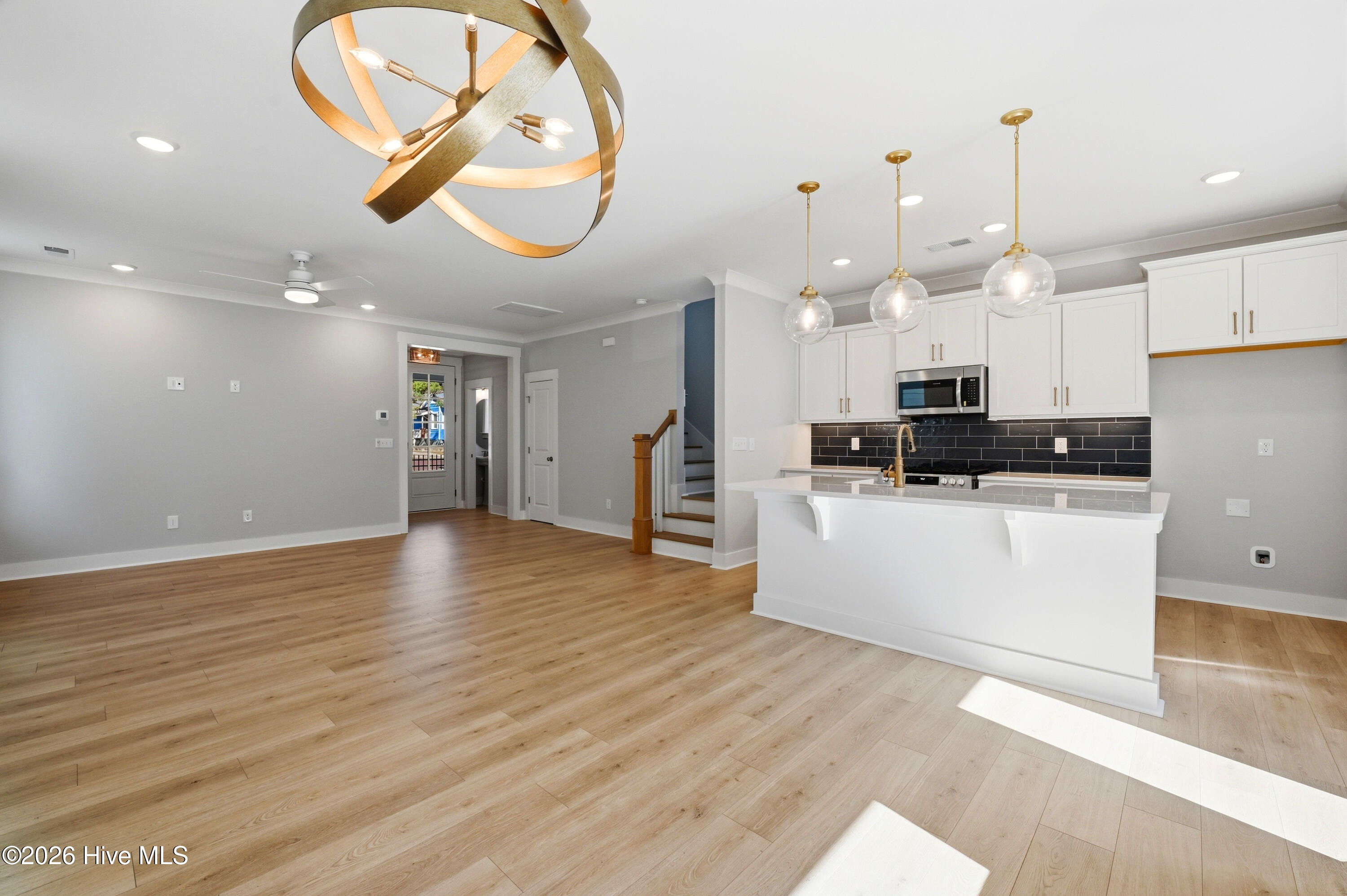 100566798 | Photo 15