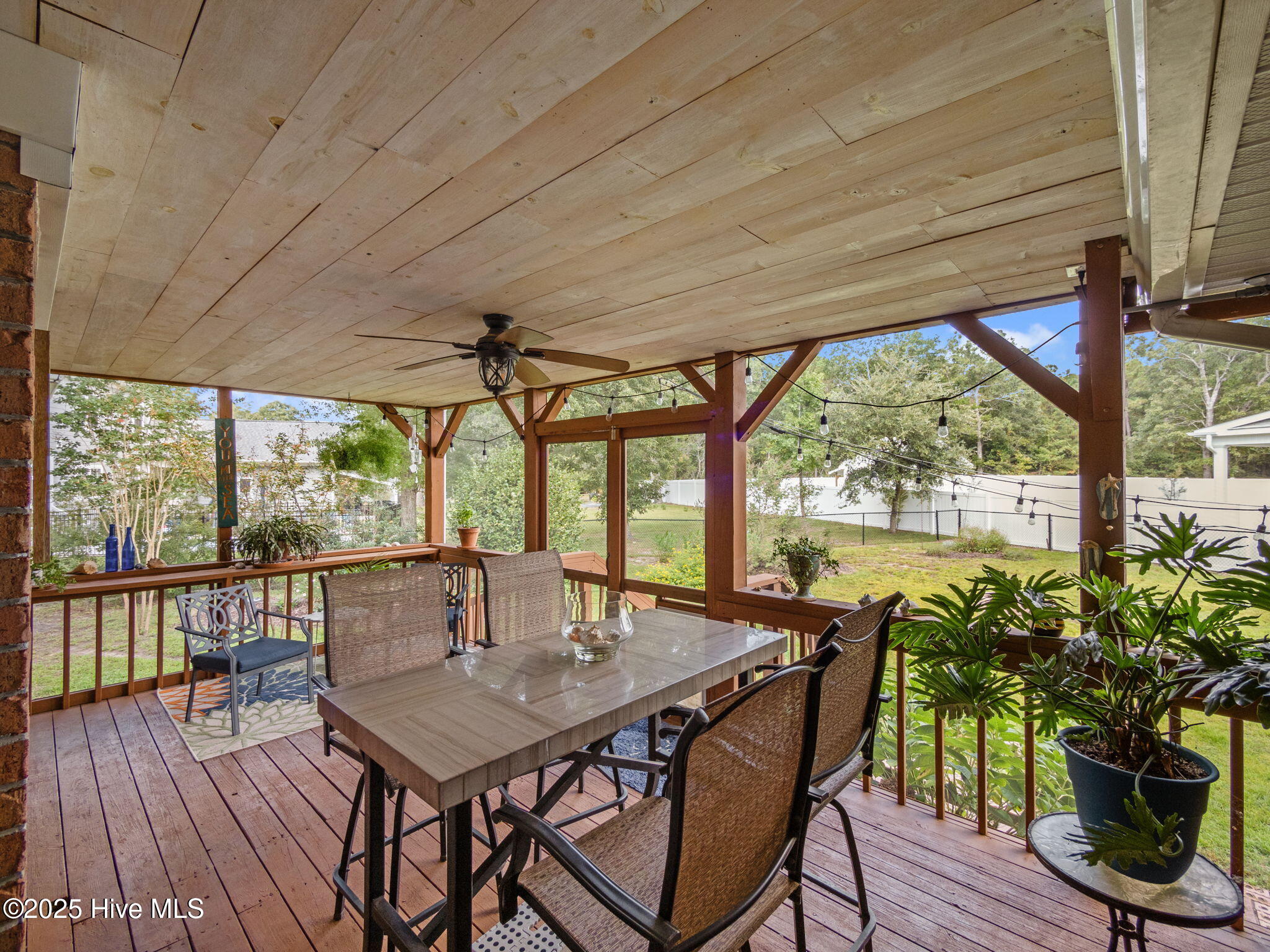 100531854 | Photo 23