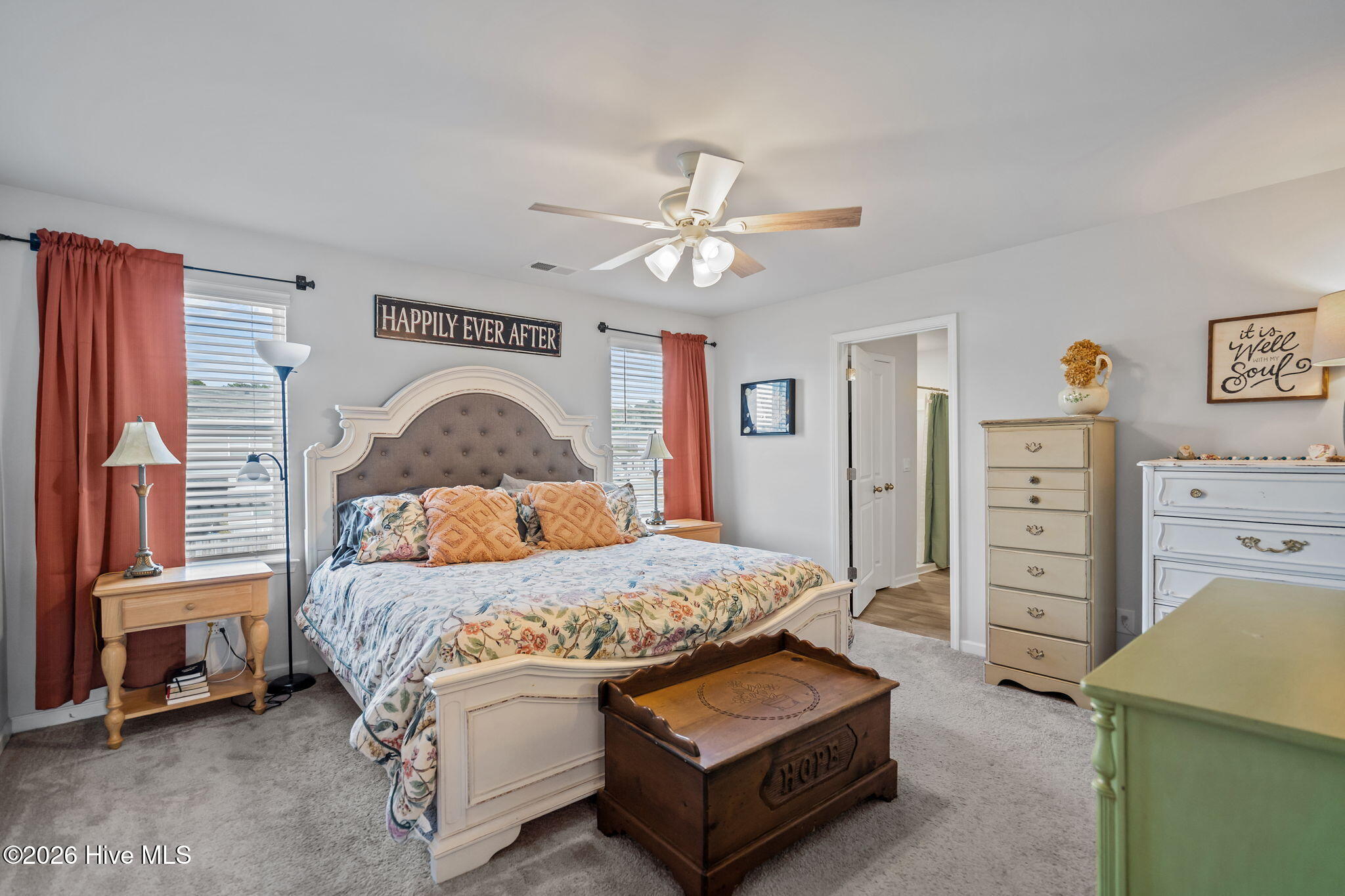 100554763 | Photo 25