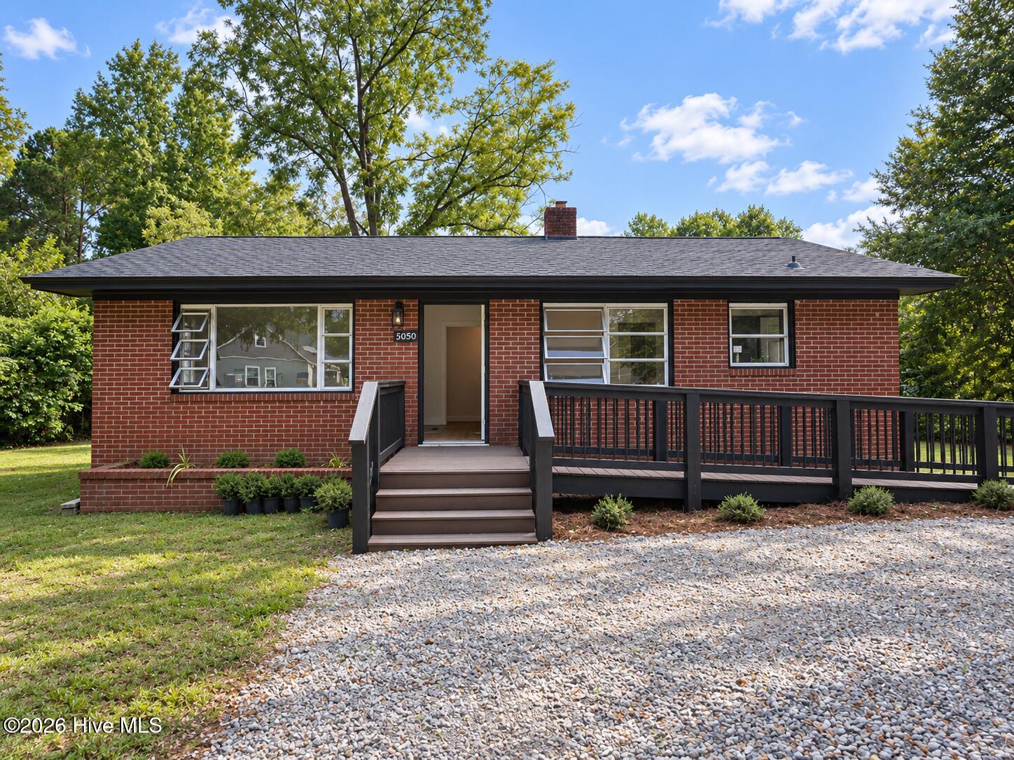 5050 Wrightsville Avenue — listing photograph 2