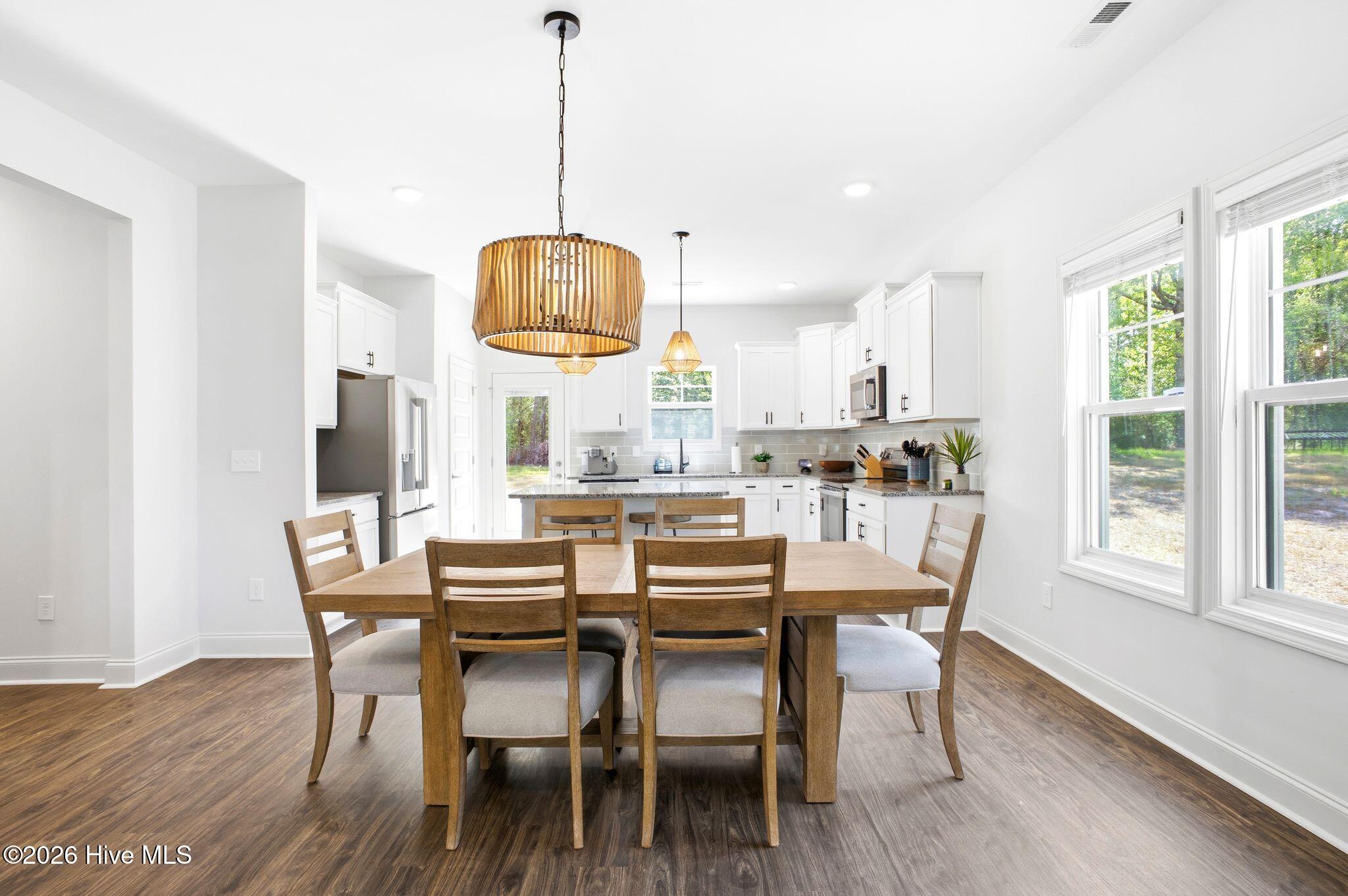 100568135 | Photo 31