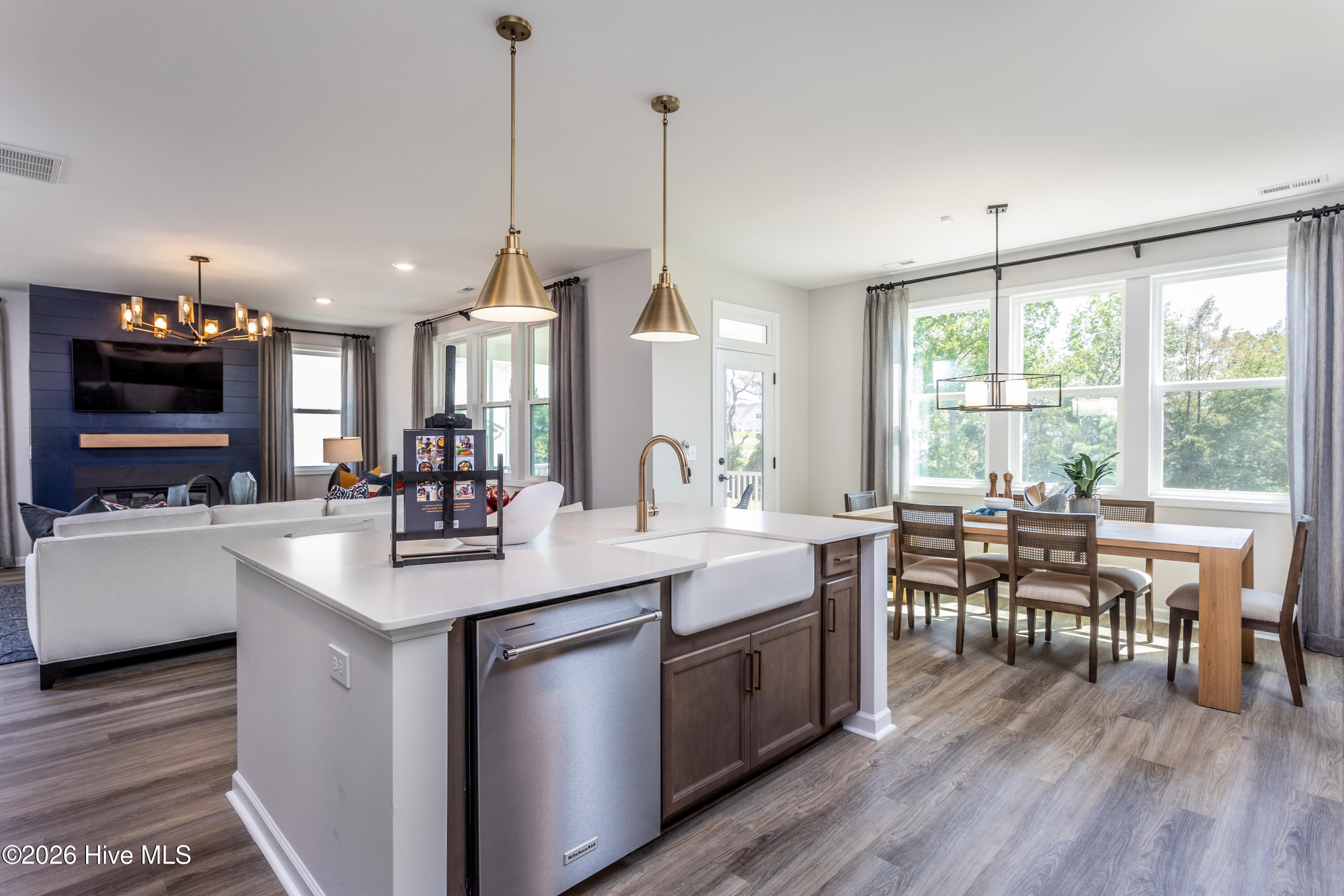 100557977 | Photo 12