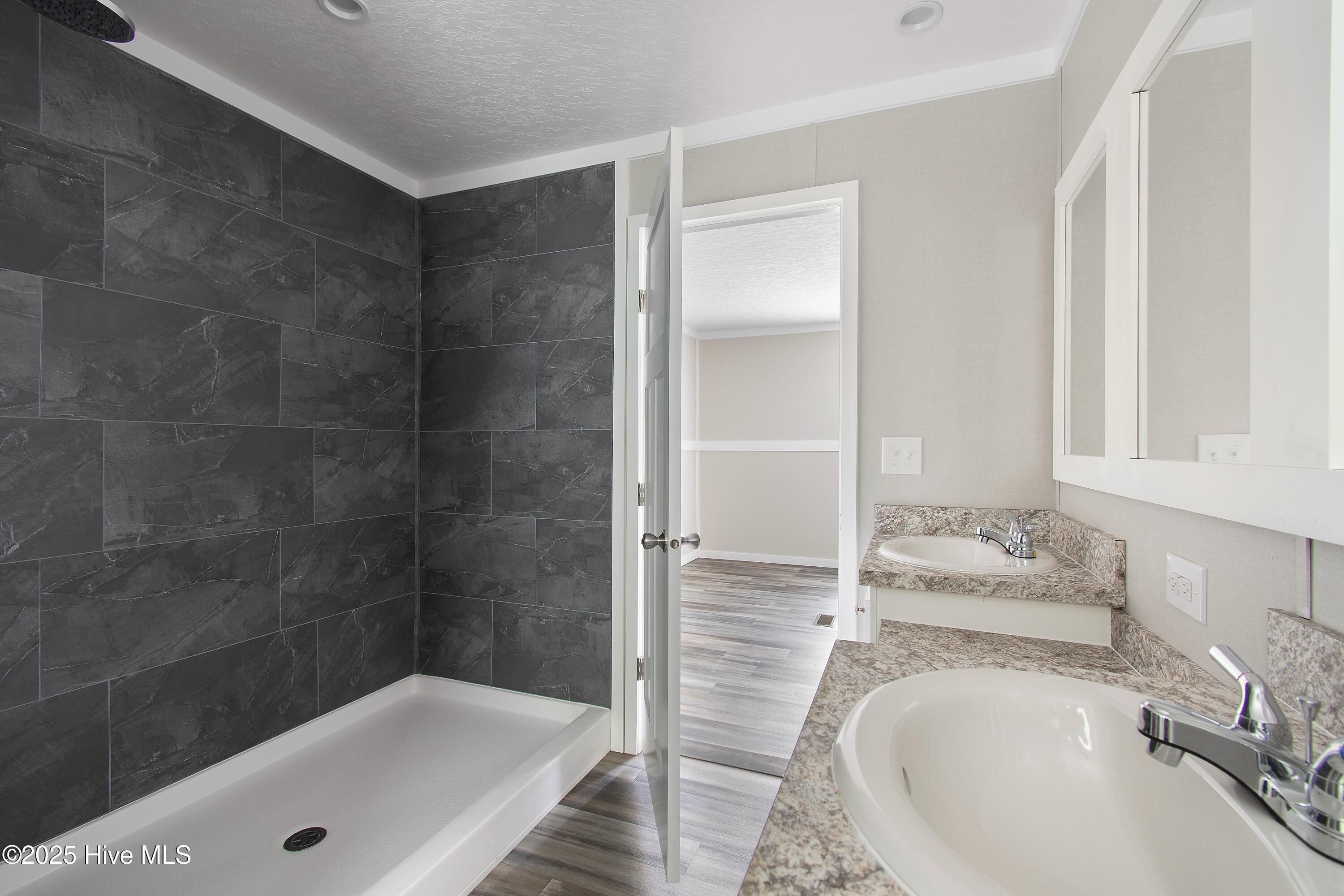 100542017 | Photo 16