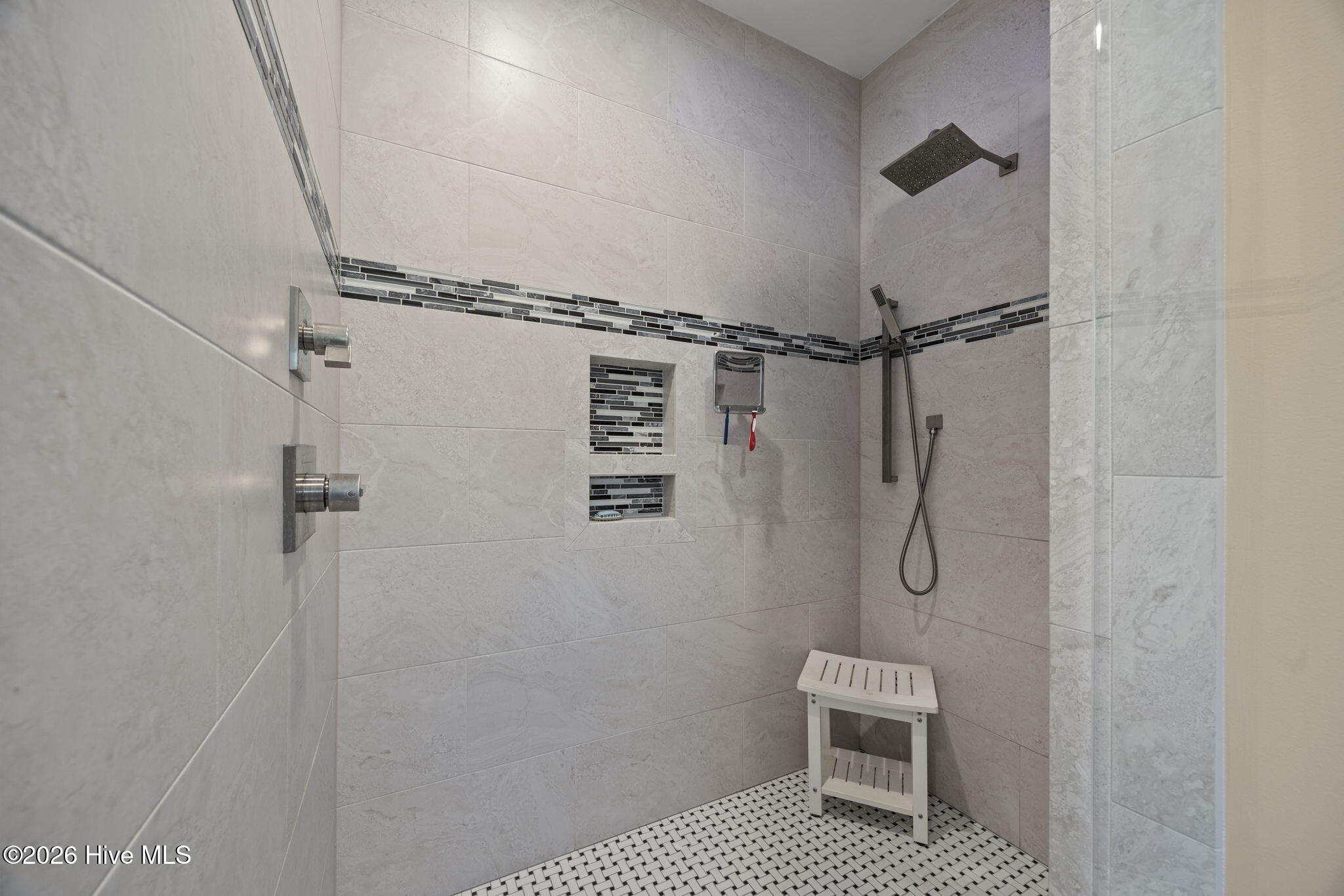 100567463 | Photo 37