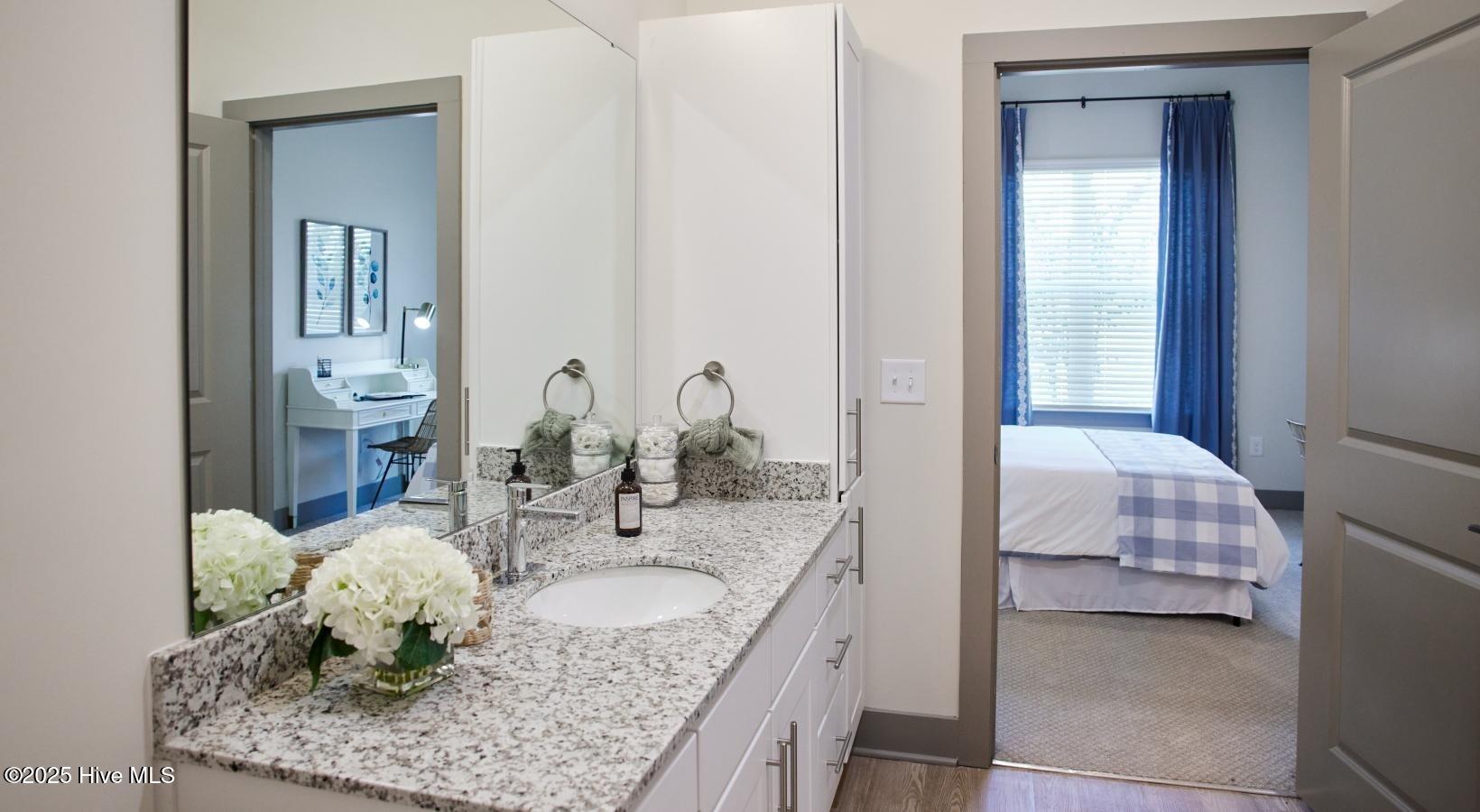 100522729 | Photo 24