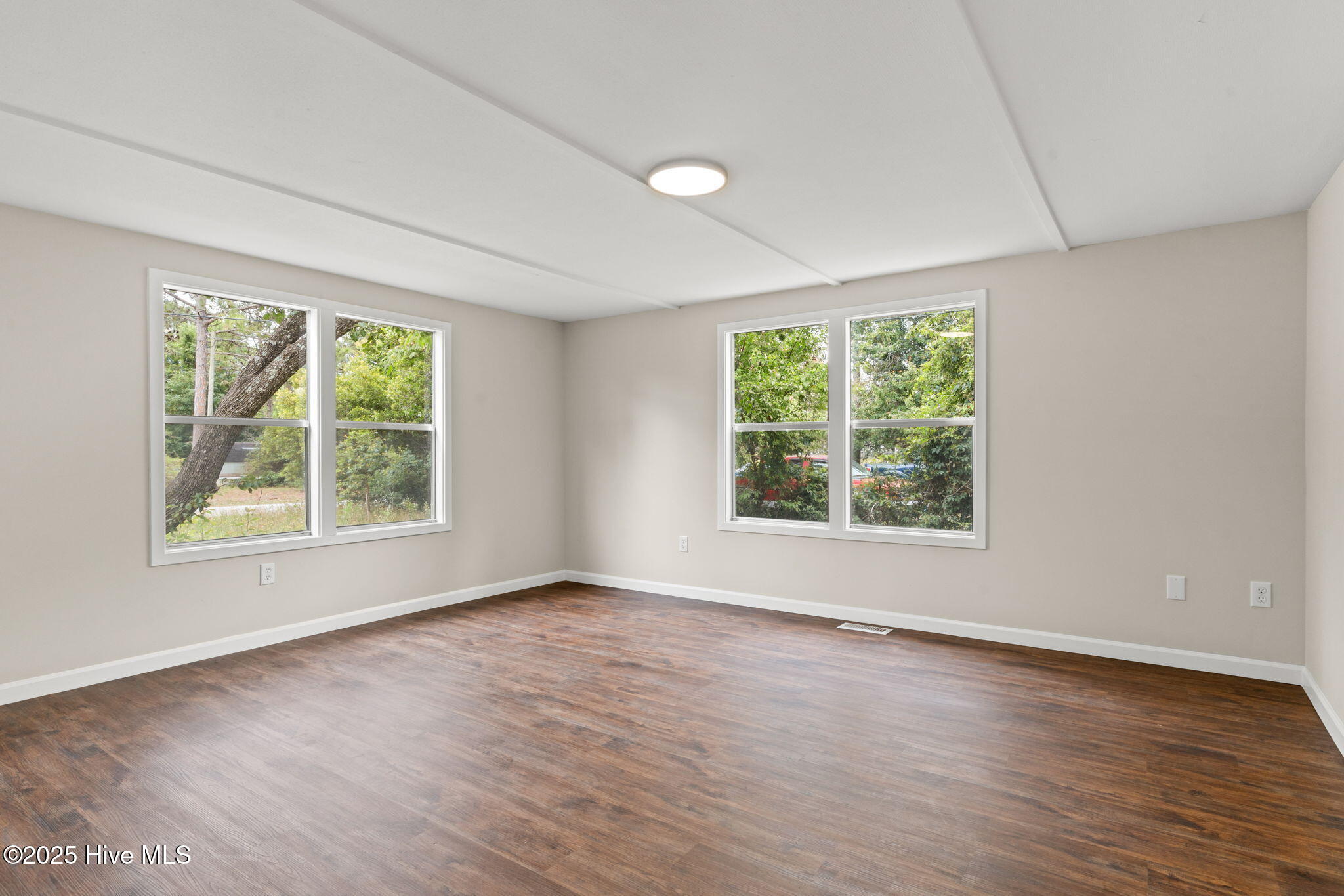 100514432 | Photo 15