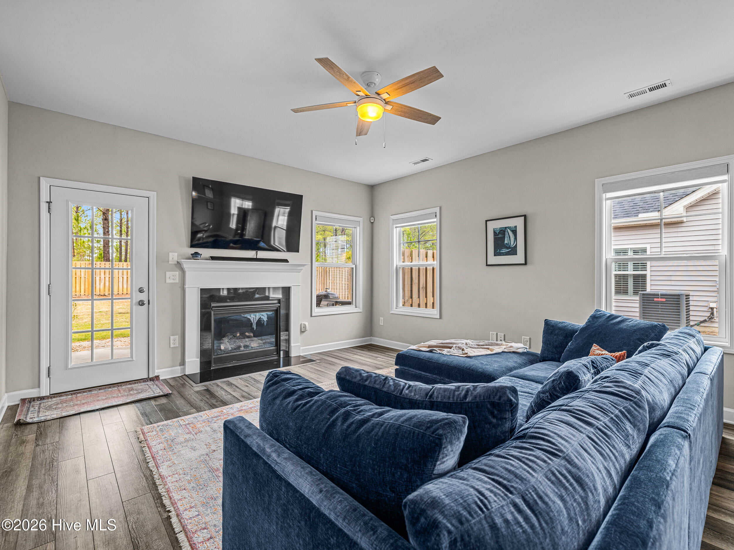 100558096 | Photo 24