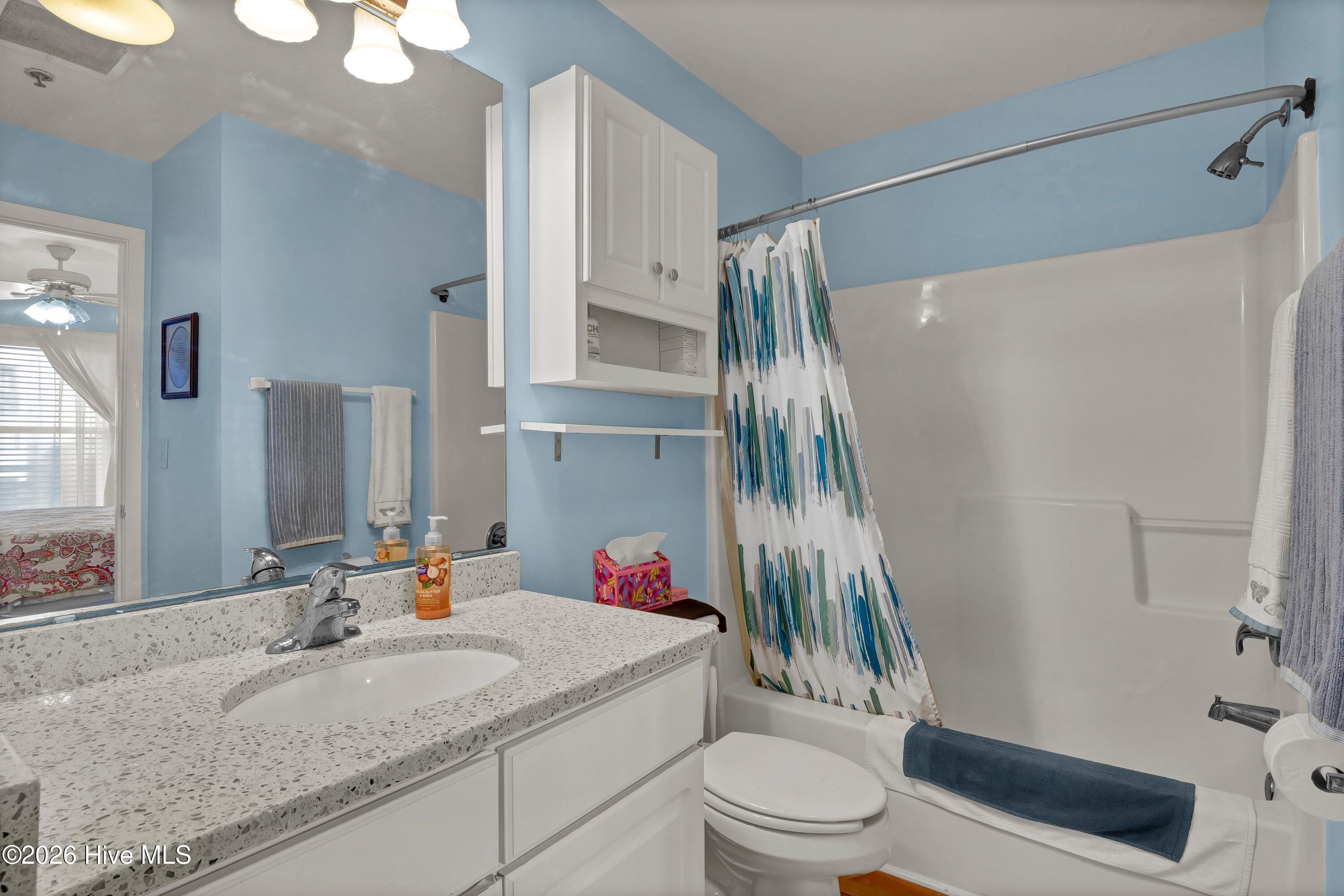 100549737 | Photo 14