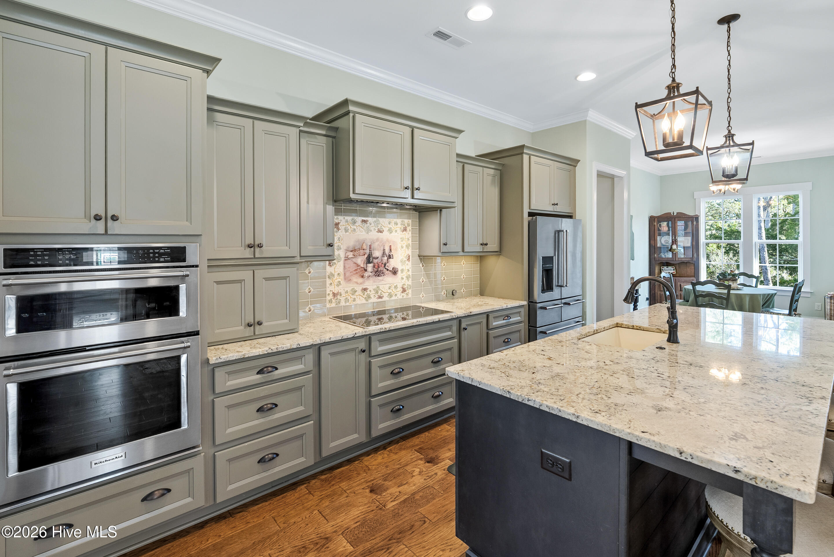 100550882 | Photo 18