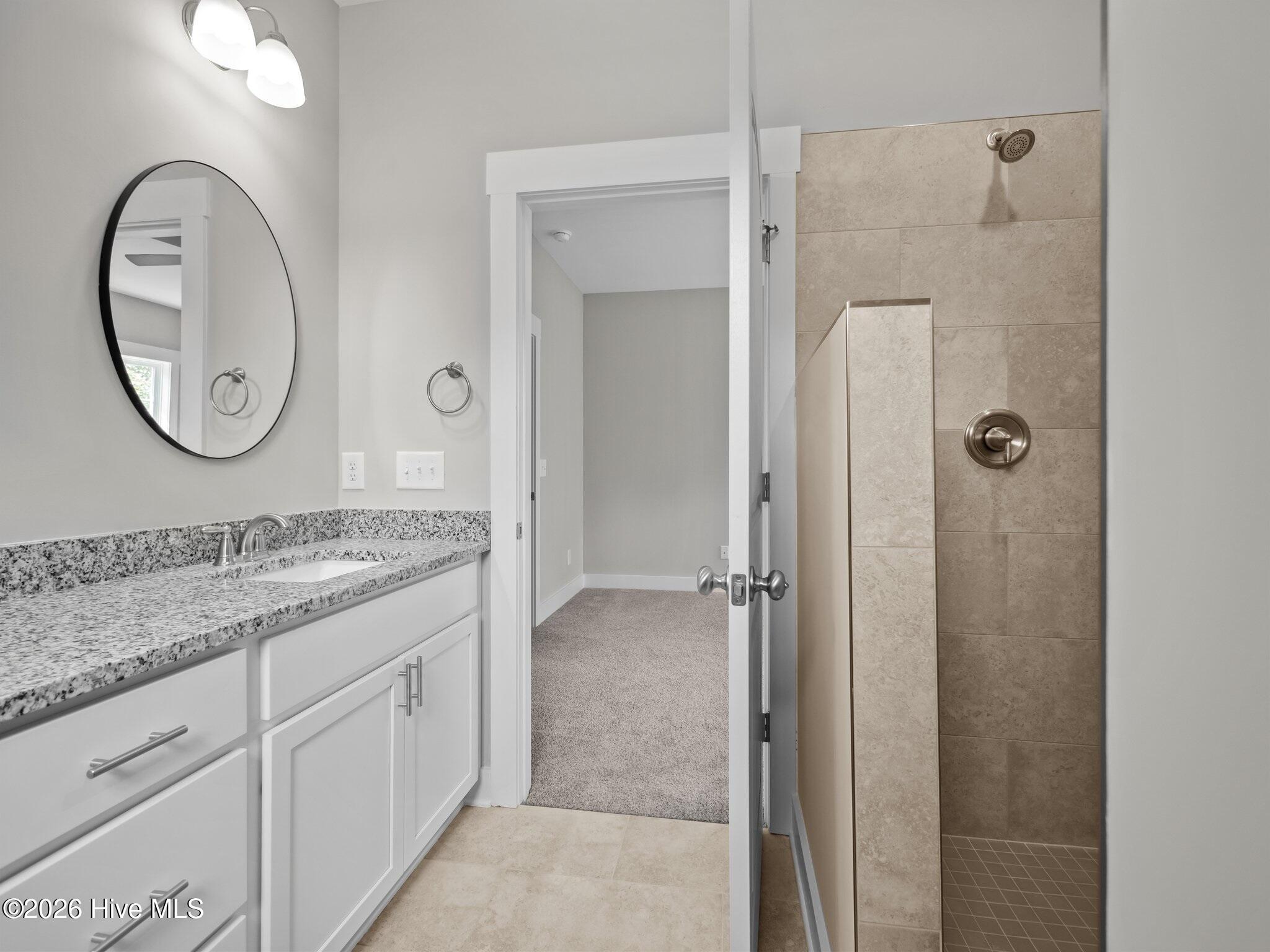 100563789 | Photo 28