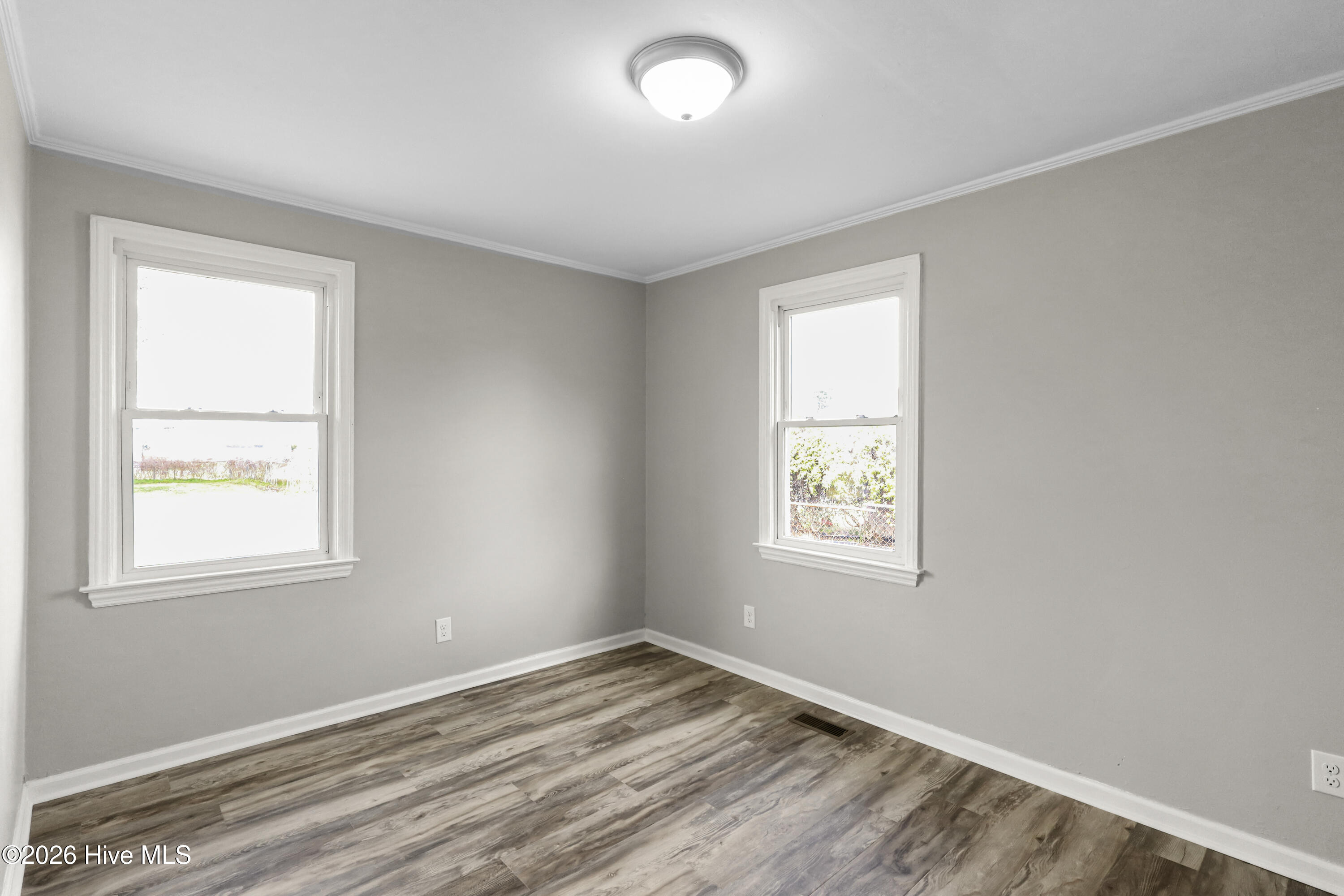 100560187 | Photo 49