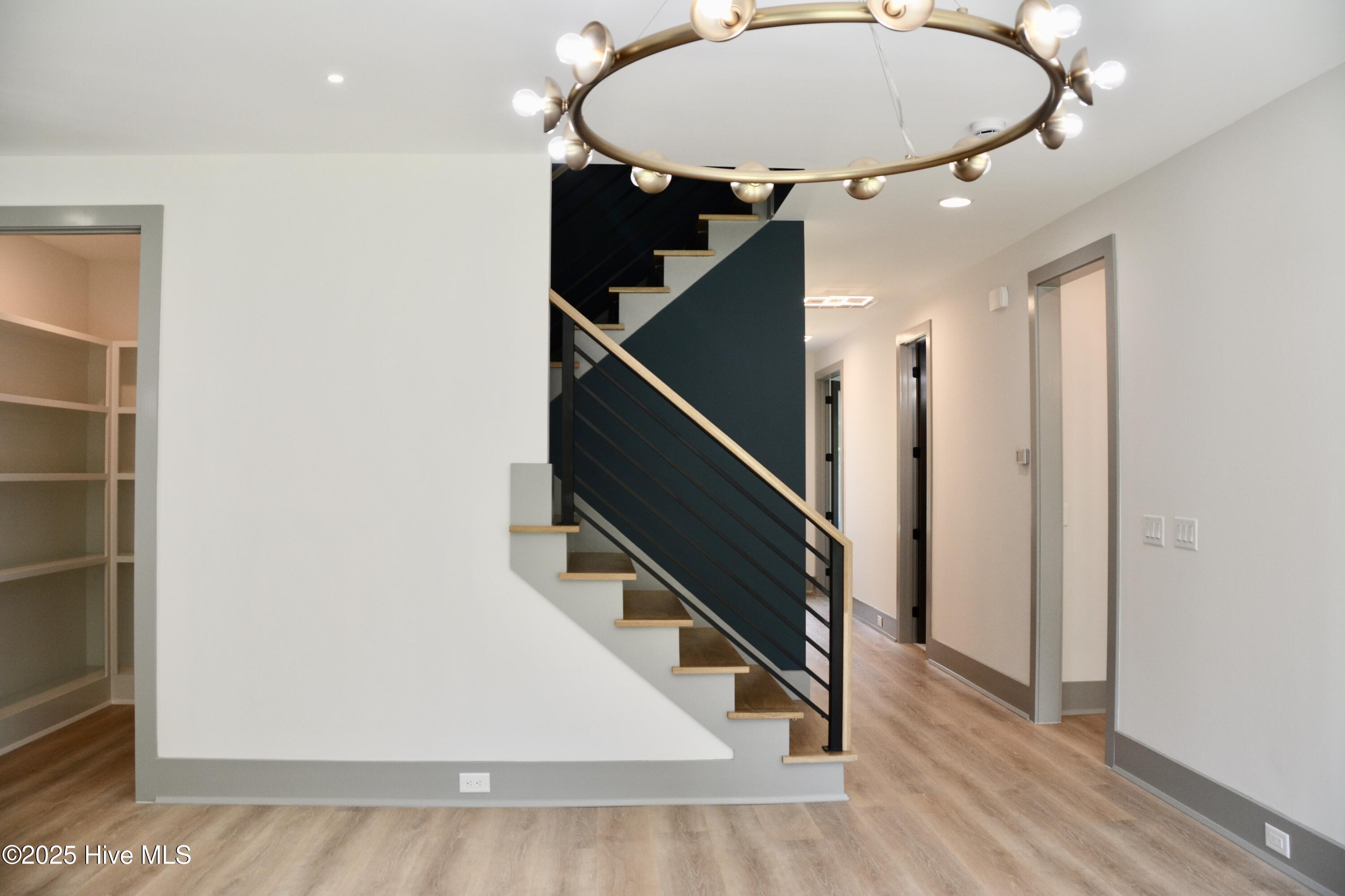 100508502 | Photo 52