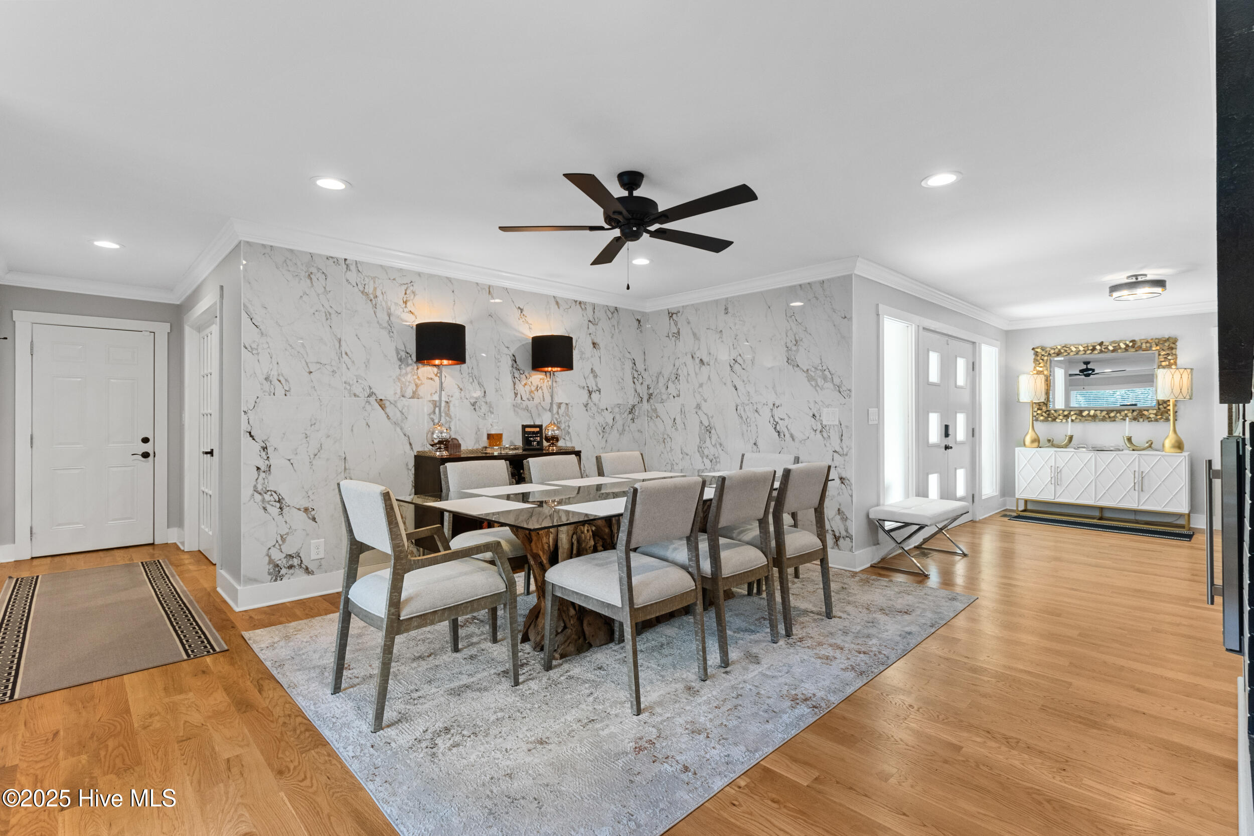 100561677 | Photo 21