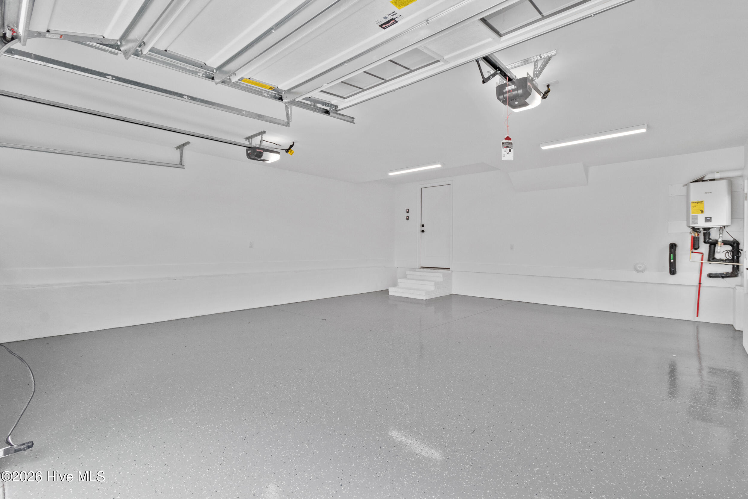 100568514 | Photo 42